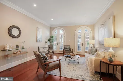910 Powhatan Street Unit 106N, Alexandria, VA MLS: VAAX2043978