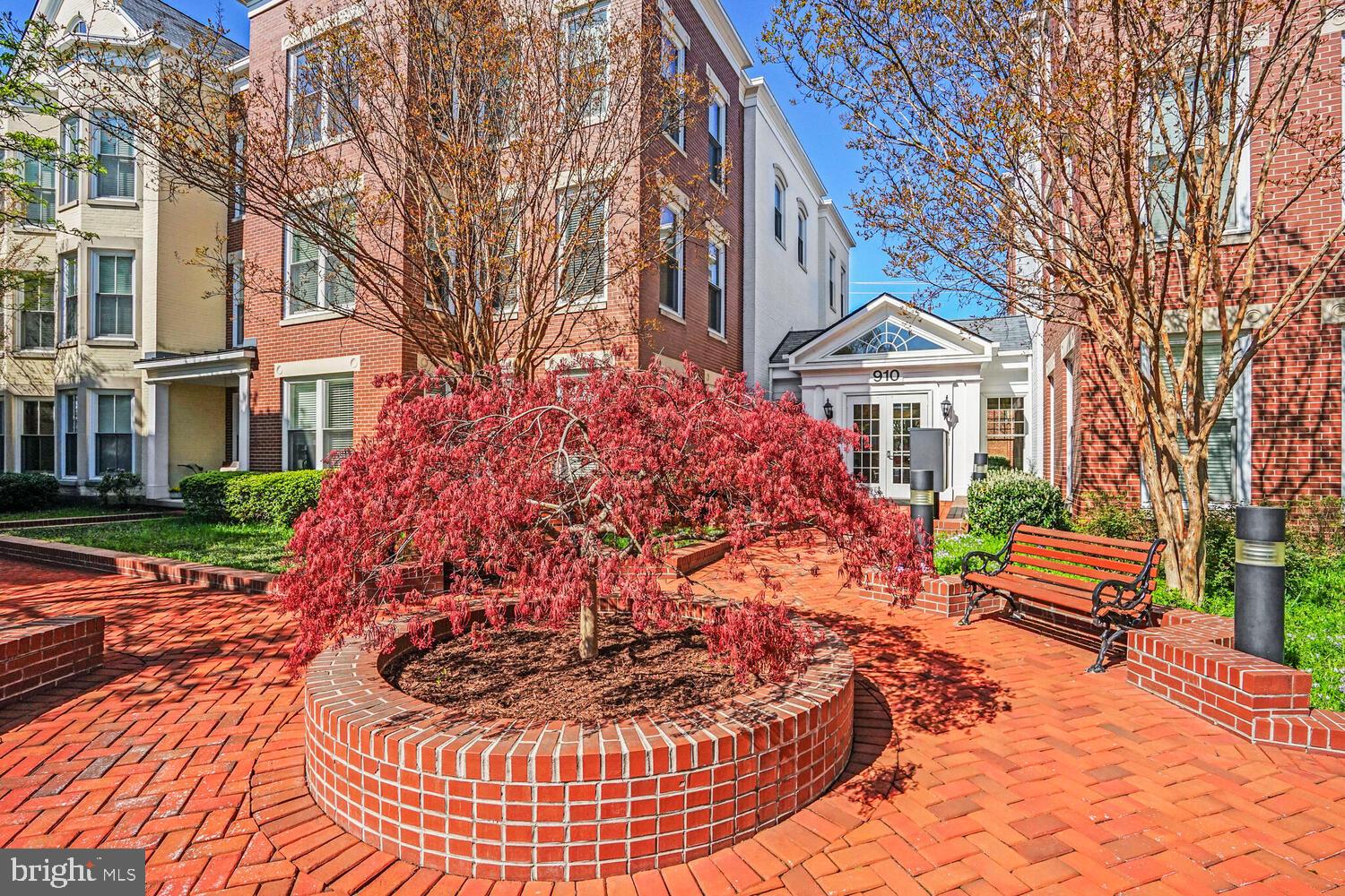 OLD TOWN ALEXANDRIA - Residential