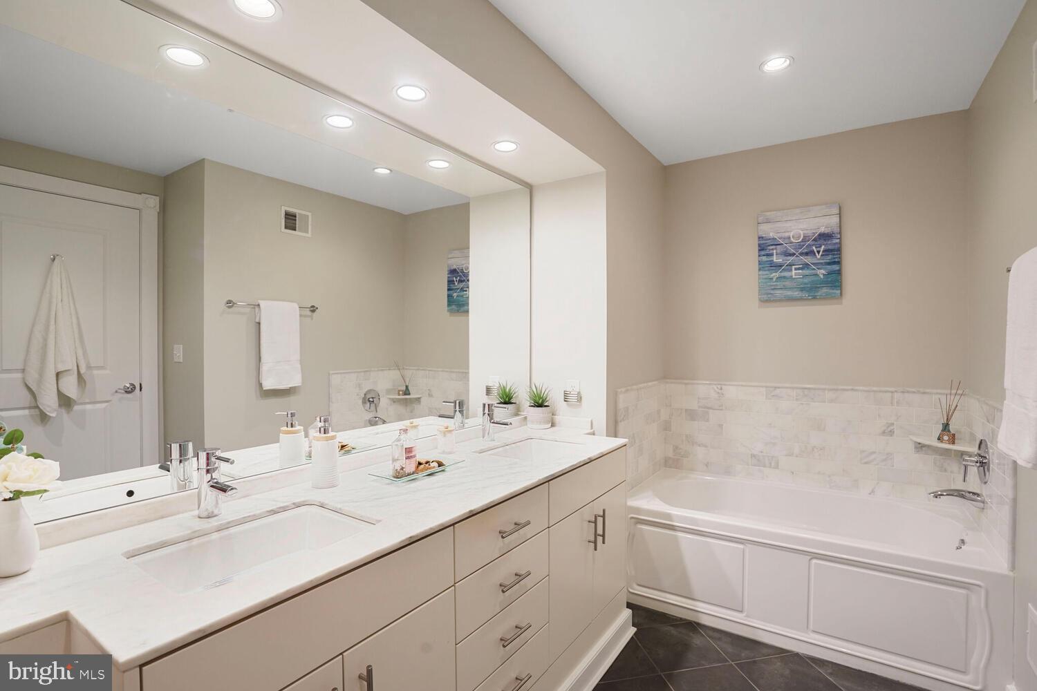 OLD TOWN ALEXANDRIA - Residential