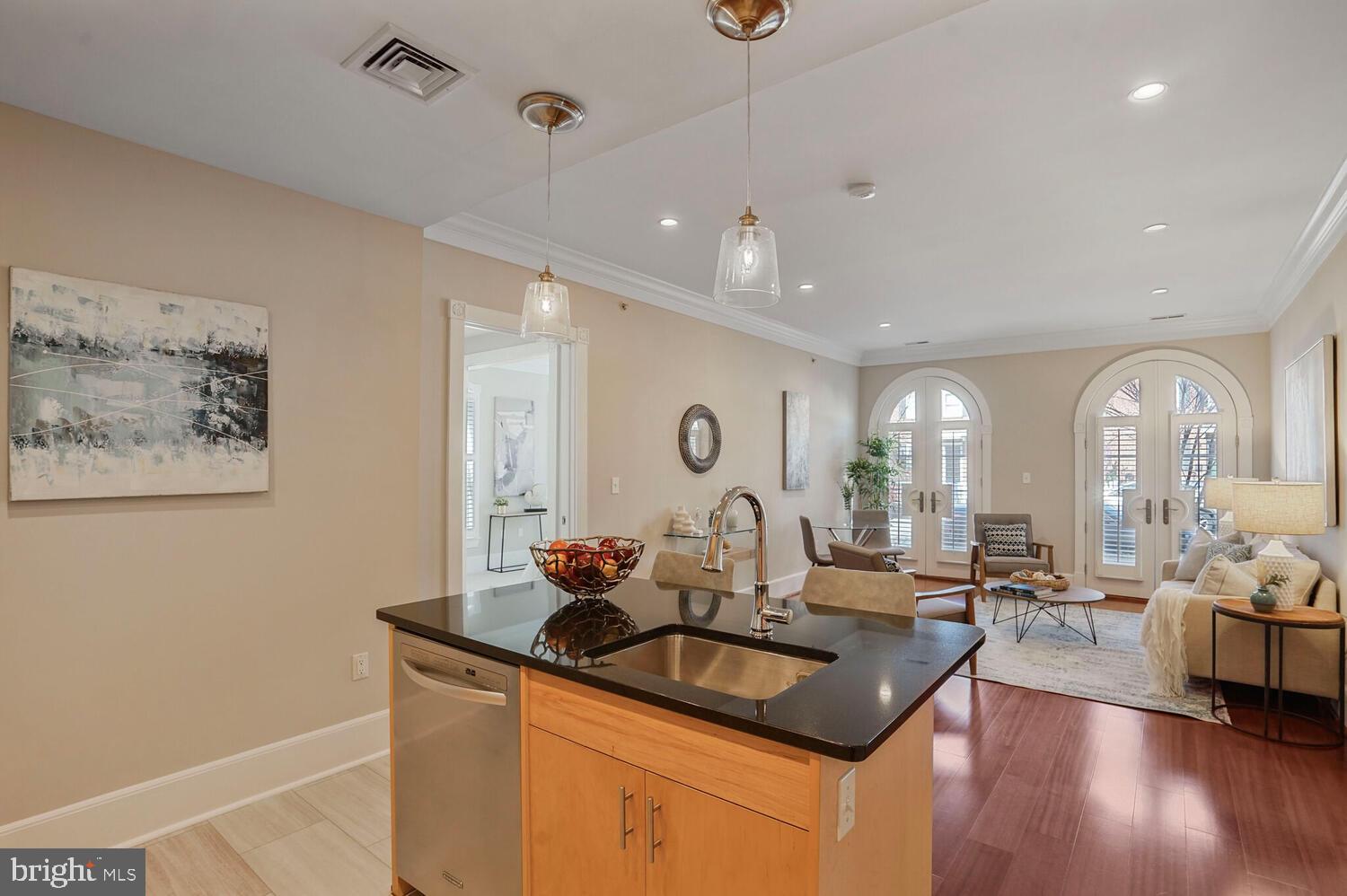 OLD TOWN ALEXANDRIA - Residential