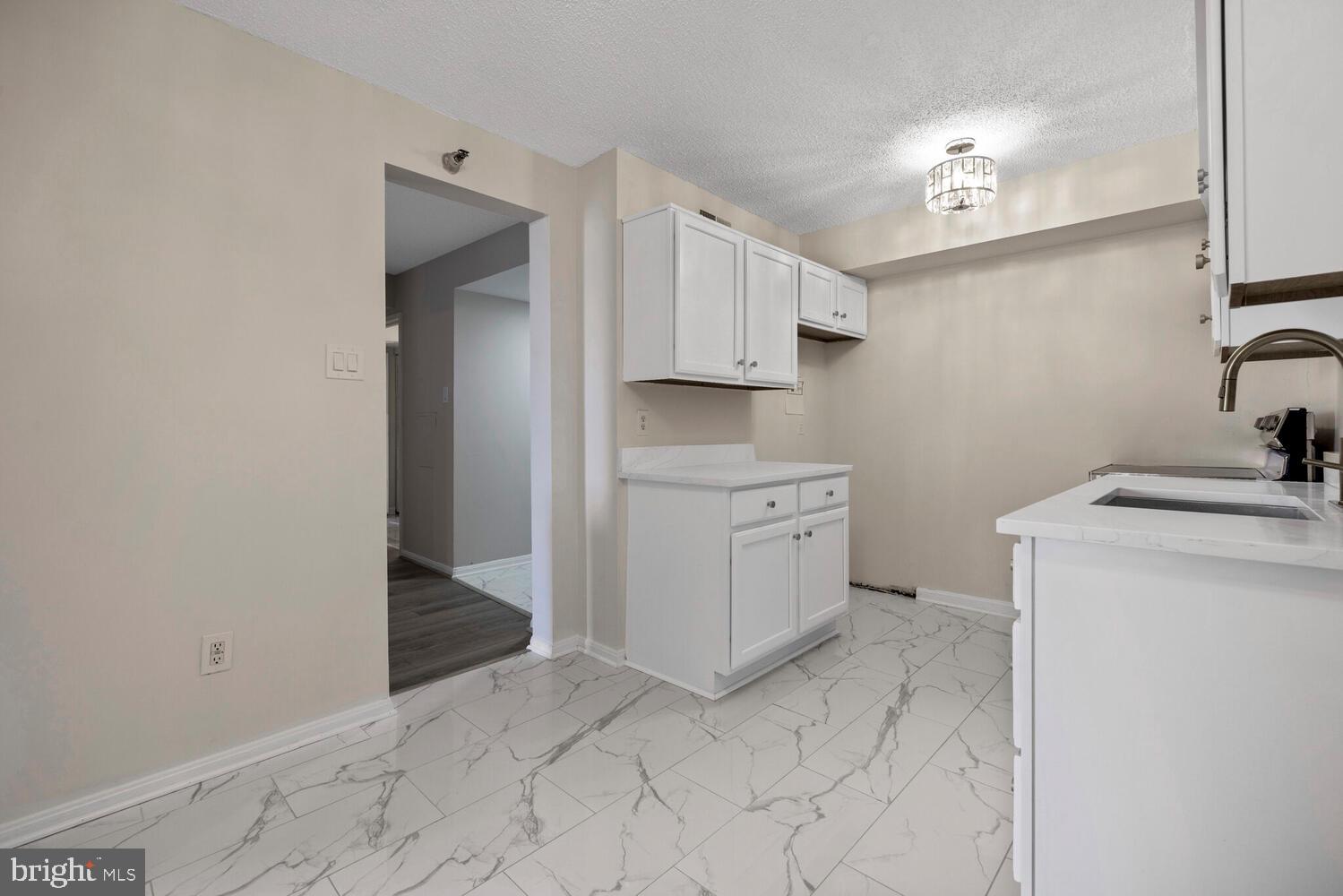 CHELSEA TOWERS - Residential