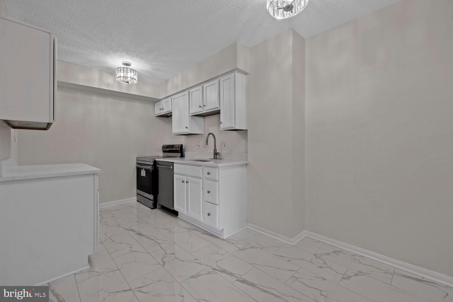 CHELSEA TOWERS - Residential