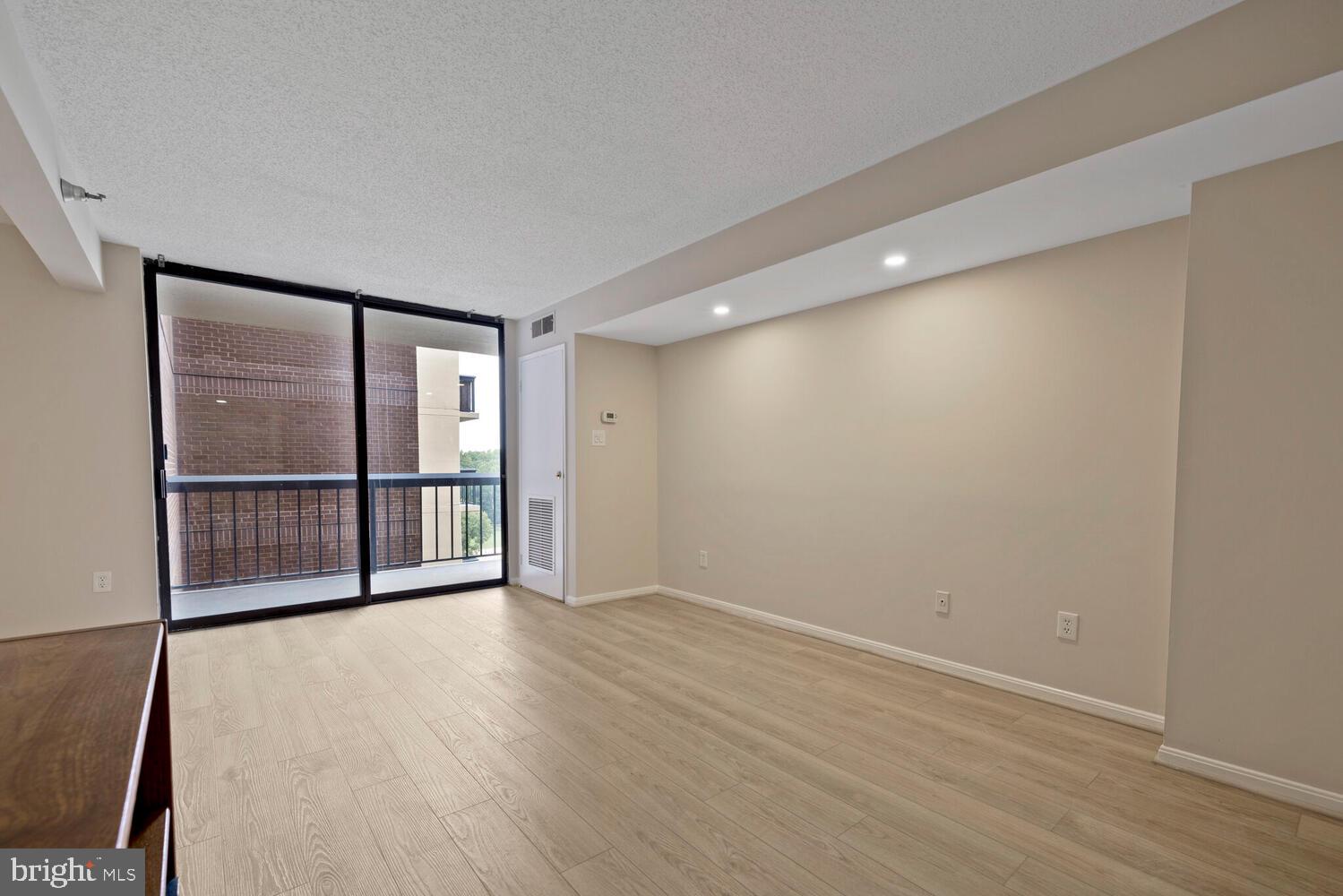 CHELSEA TOWERS - Residential