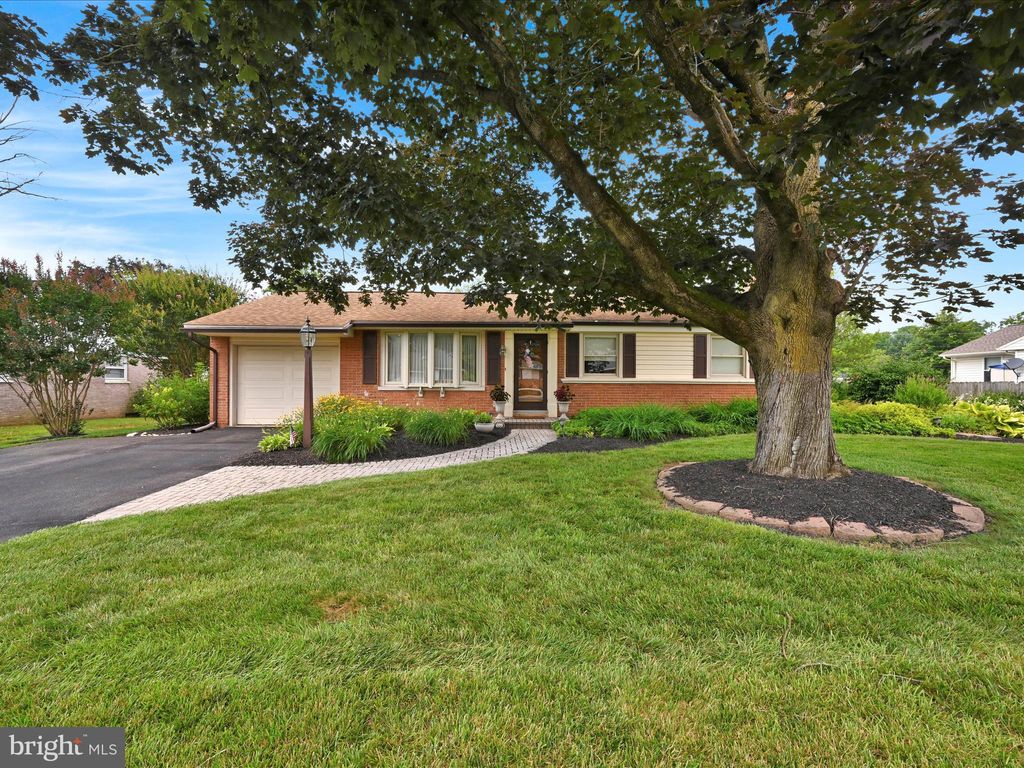 Photo of 122 Shannon Drive, LANCASTER, PA 17603 (MLS # PALA2076500)