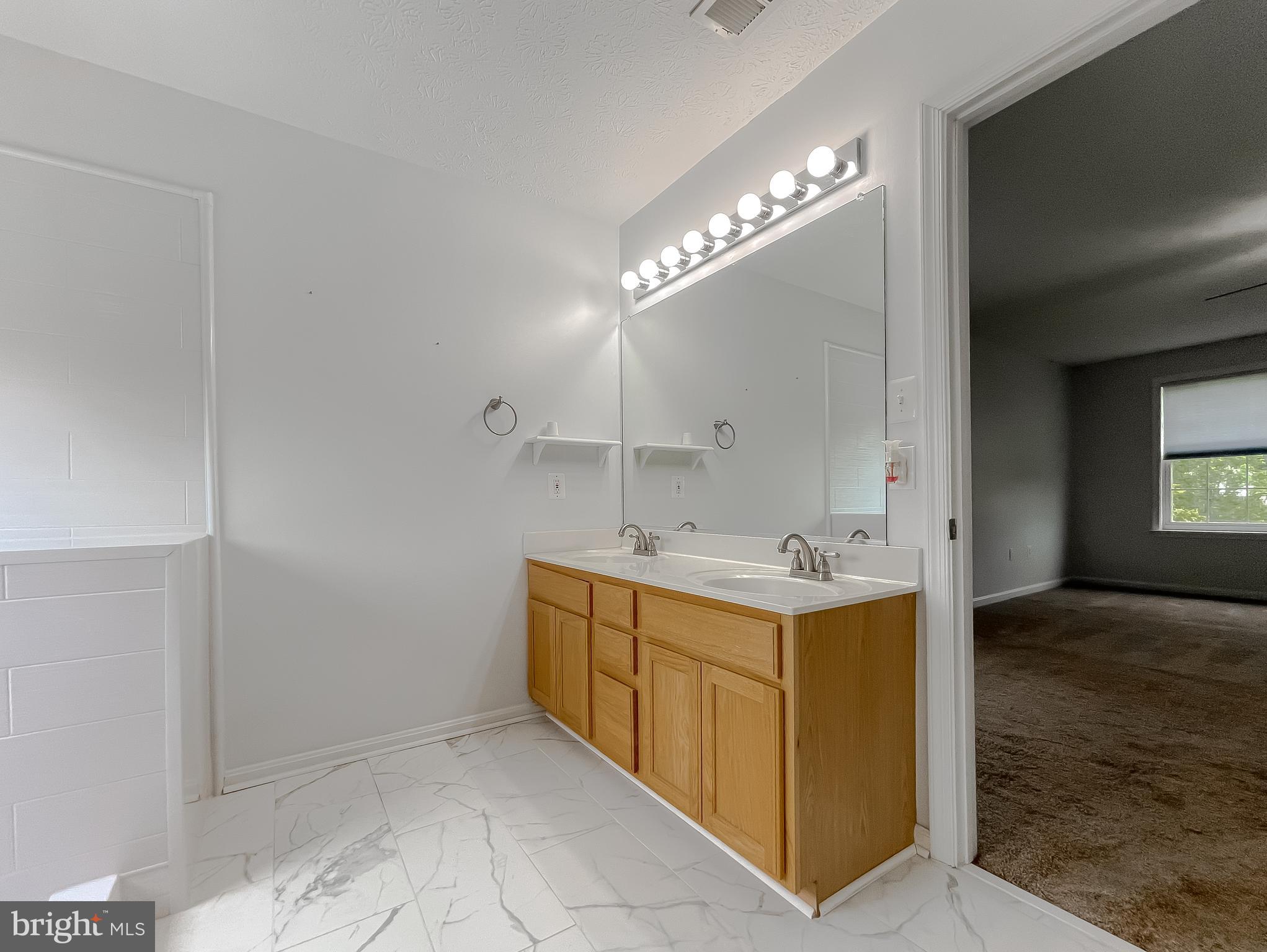 LYNNDALE ESTATES - Residential