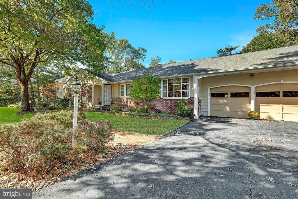 Photo of 4 Westwood Drive, EWING, NJ 08628 (MLS # NJME2067164)