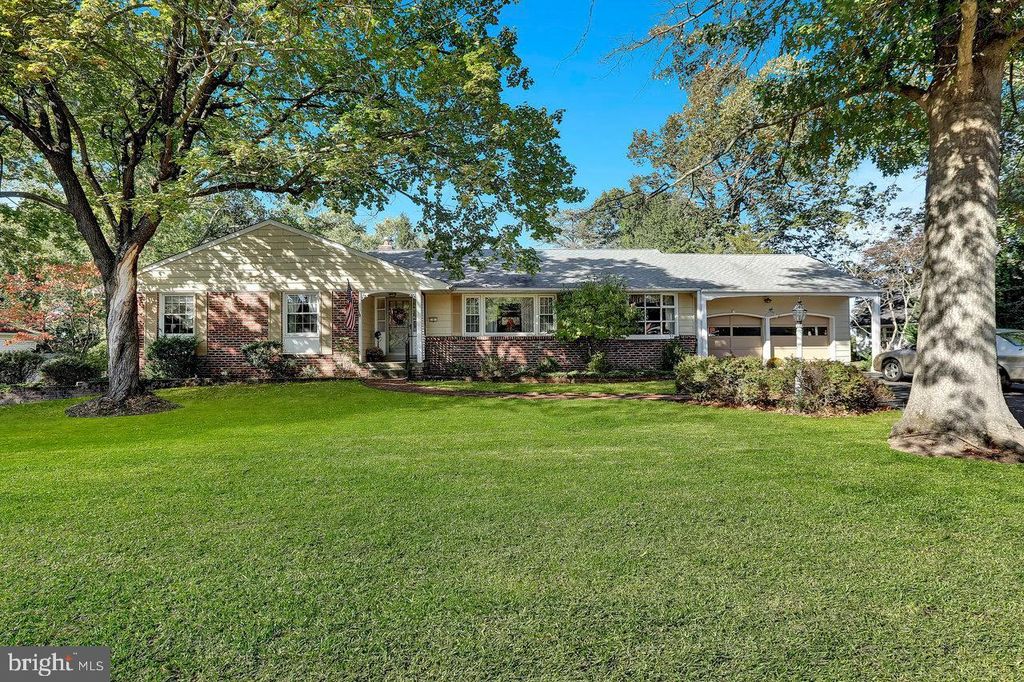 Photo of 4 Westwood Drive, EWING, NJ 08628 (MLS # NJME2067164)