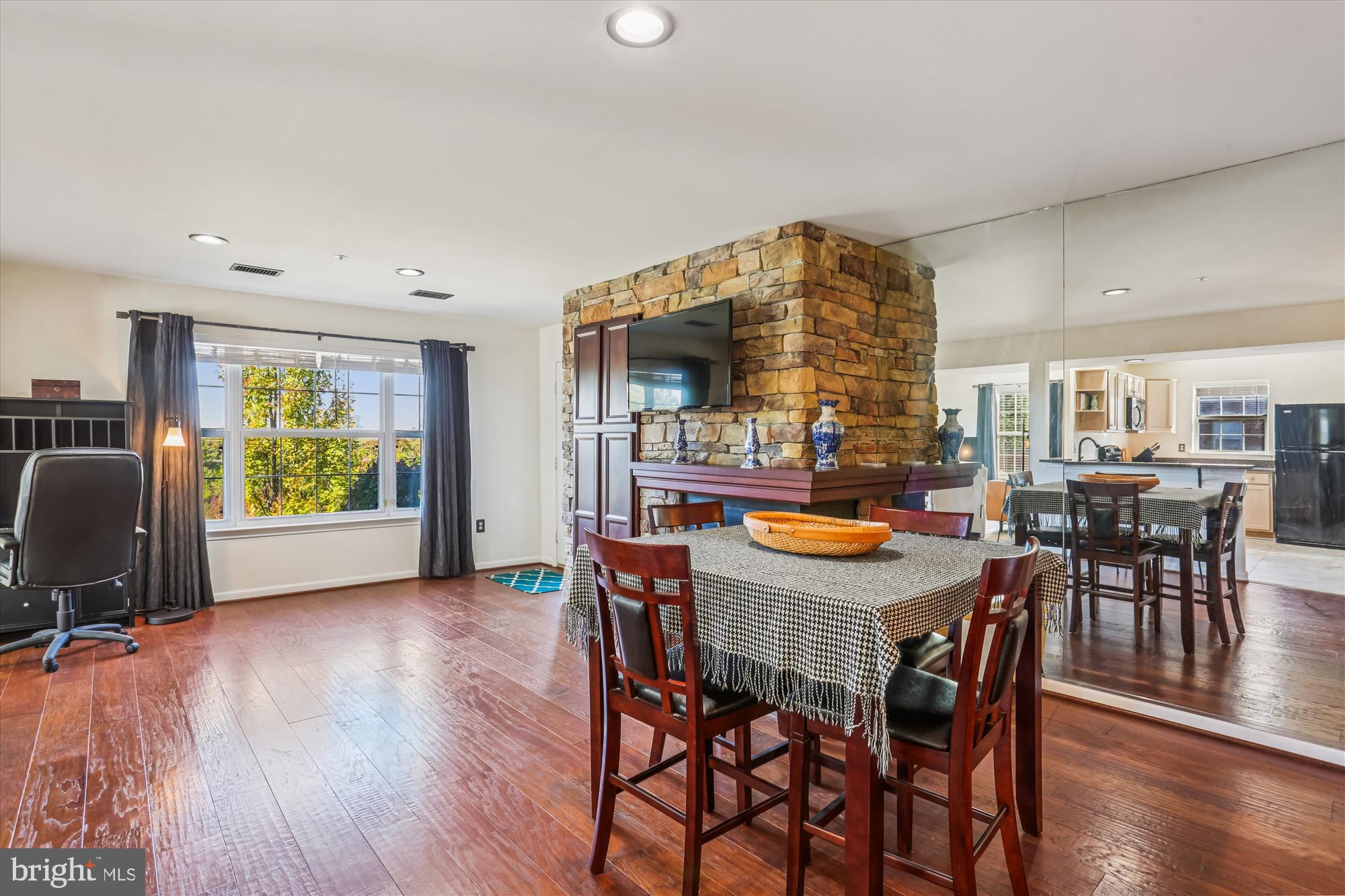 302 RIDGEPOINT PLACE 16