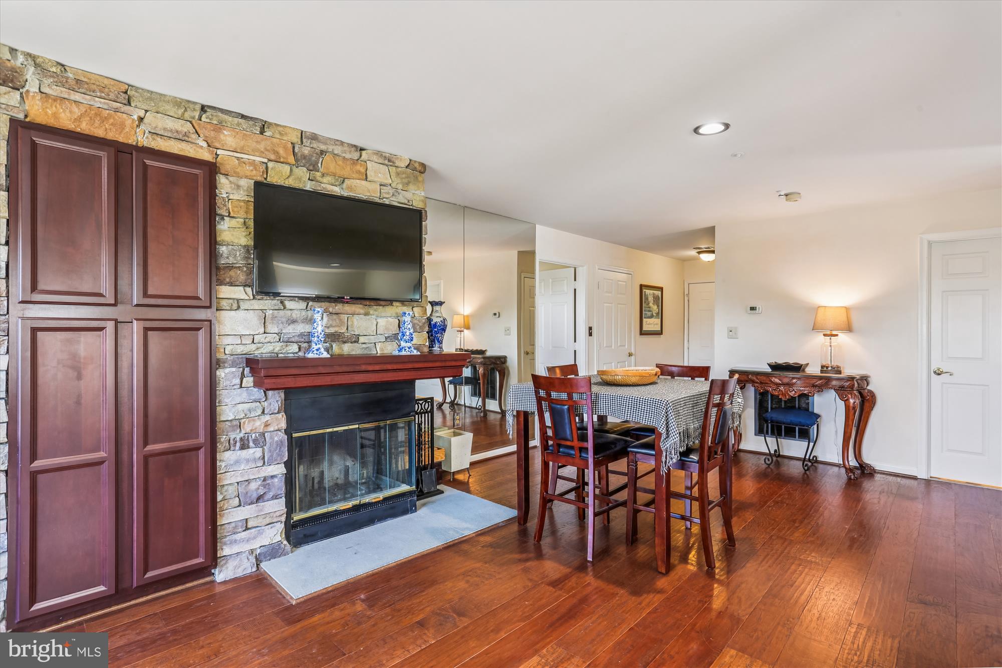 302 RIDGEPOINT PLACE 16