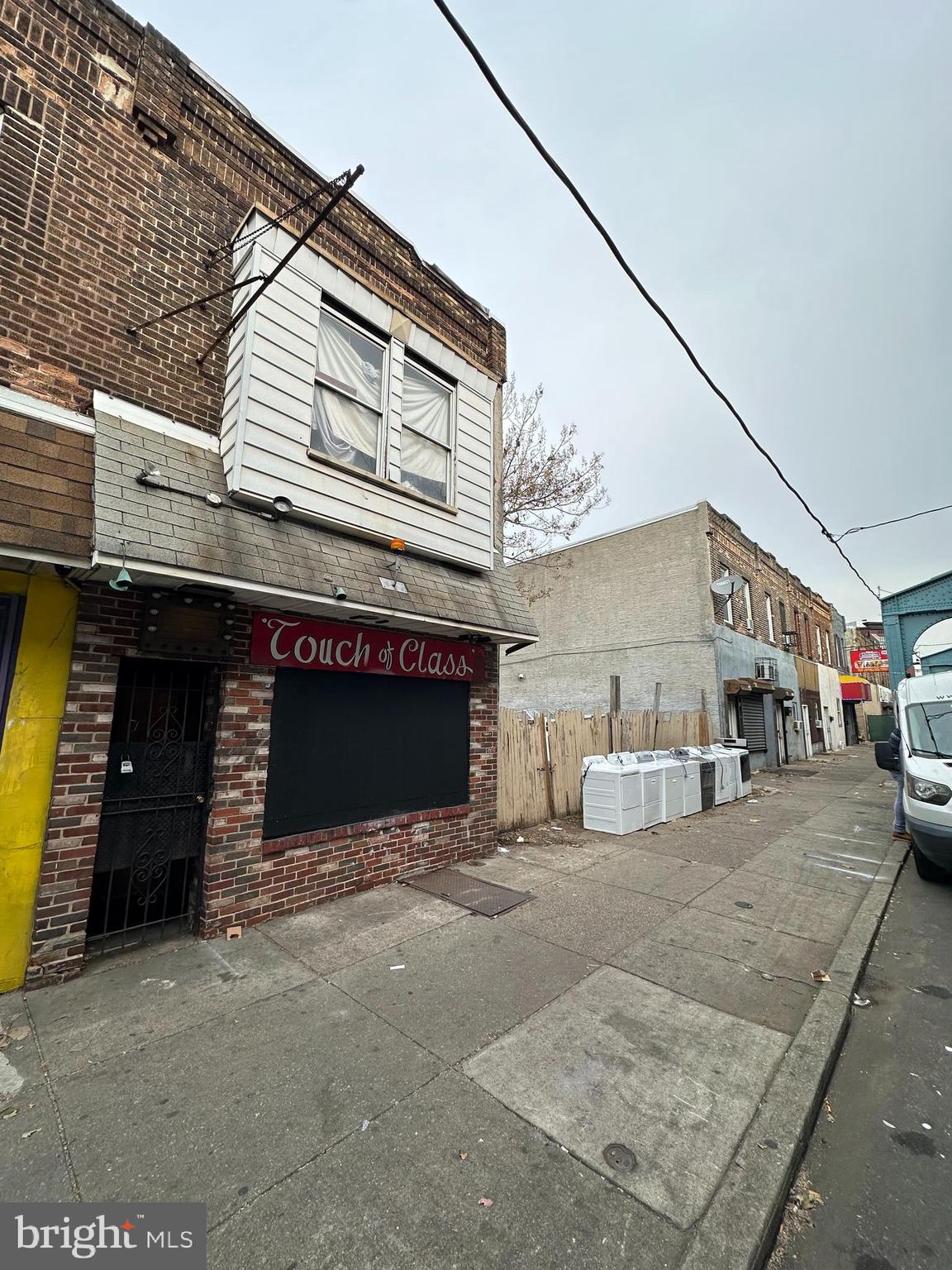 KENSINGTON - Commercial Sale