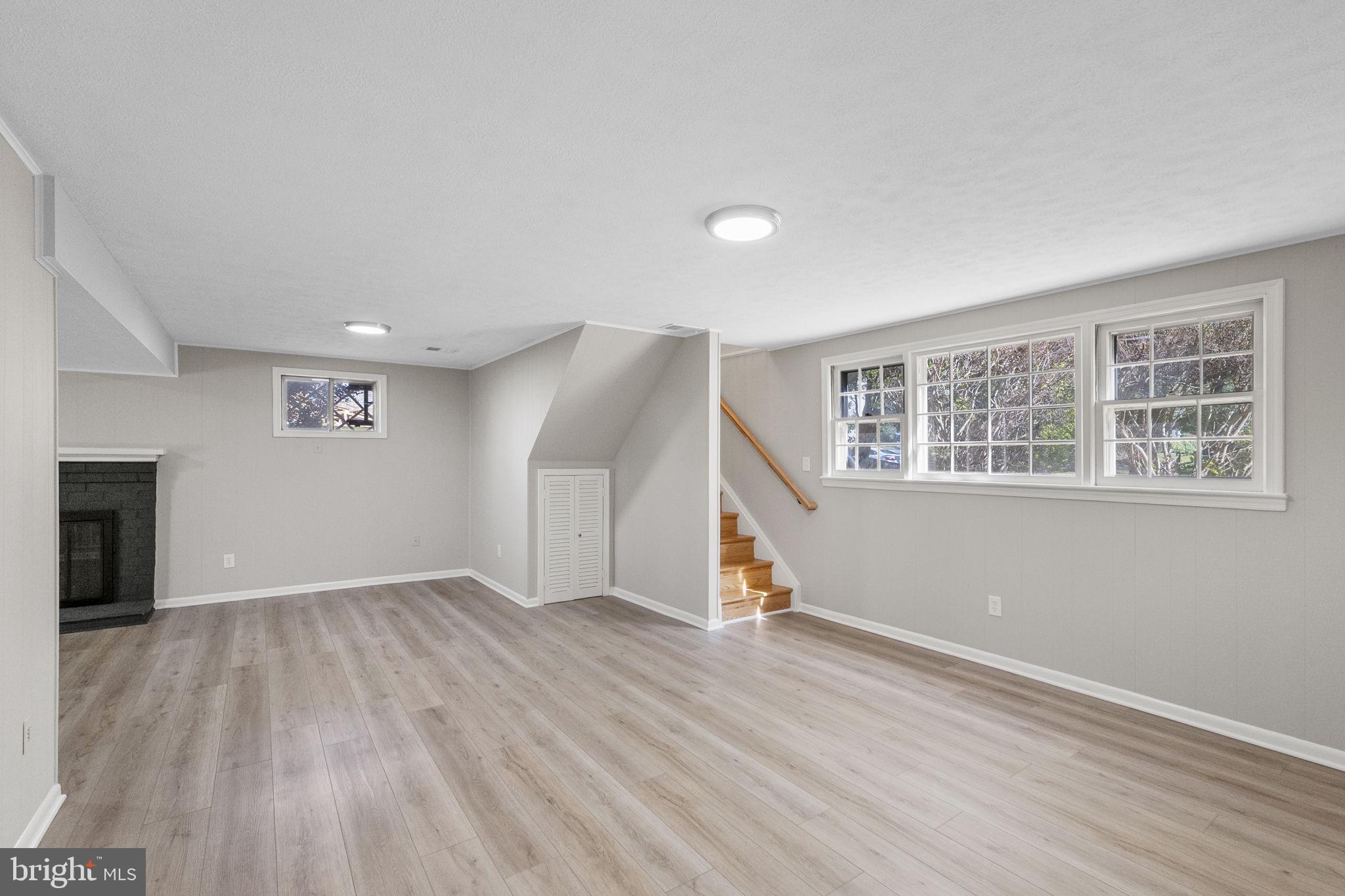 GLENORA HILLS - Residential