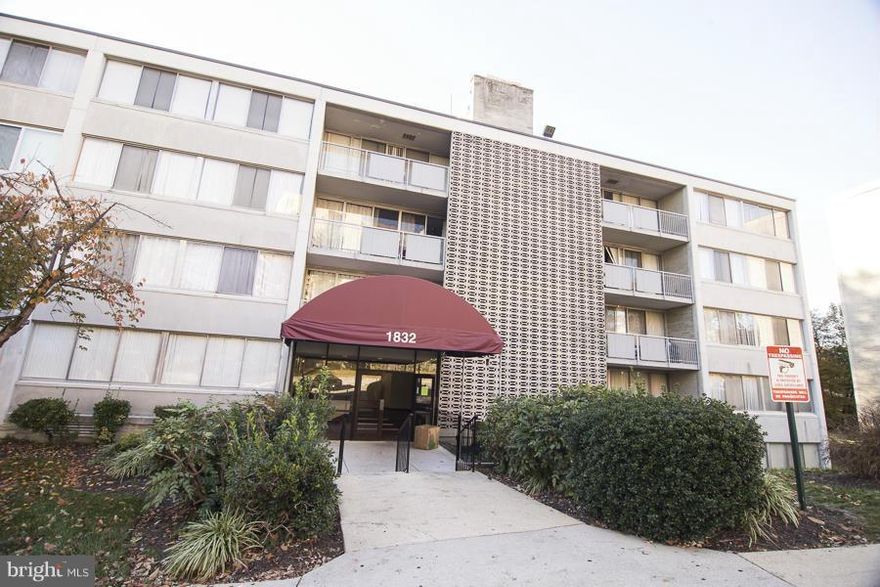 THIS TWO BEDROOM, ONE FULL BATH IS IN AN EXCELLENT LOCATION, NEAR MAJOR ROUTES. LARGE LIVING ROOM WITHGREAT LIGHT AND OPEN FLOOR PLAN. THE ON-SITE LAUNDRY ROOM IS VERY CLOSE TO UNIT. GREAT FOR INVESTORS OR TO OWN! SOLD AS IS WITH PARKING.