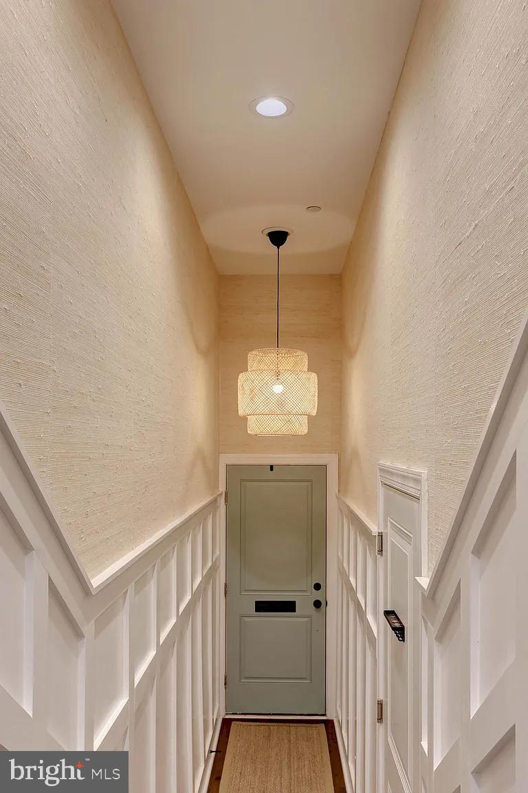 107 W ROPEWALK LANE