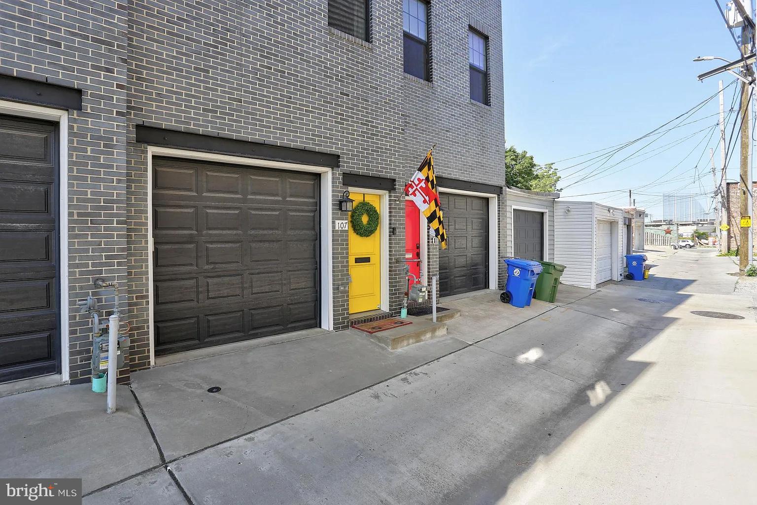 107 W ROPEWALK LANE