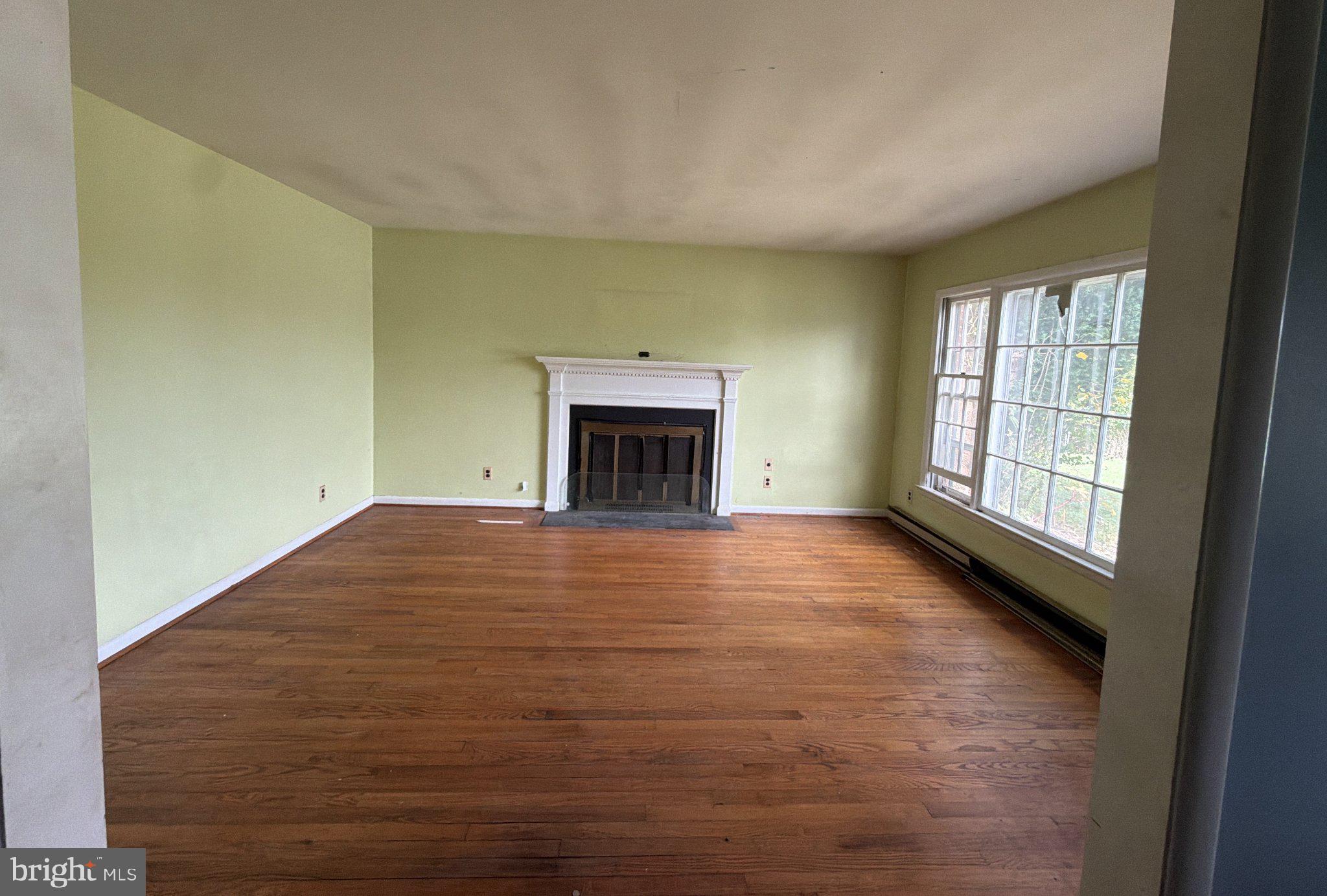 8402 ROGUES ROAD