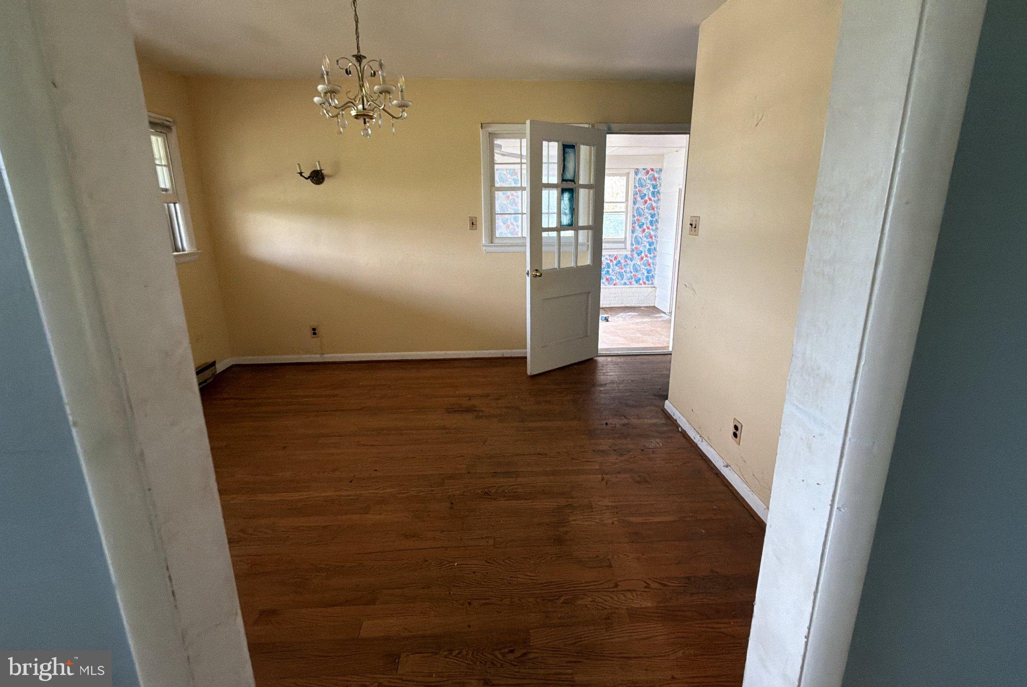 8402 ROGUES ROAD