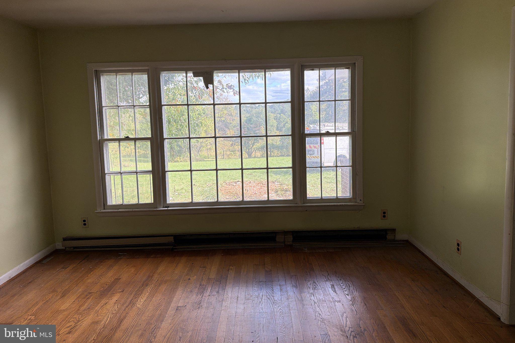 8402 ROGUES ROAD