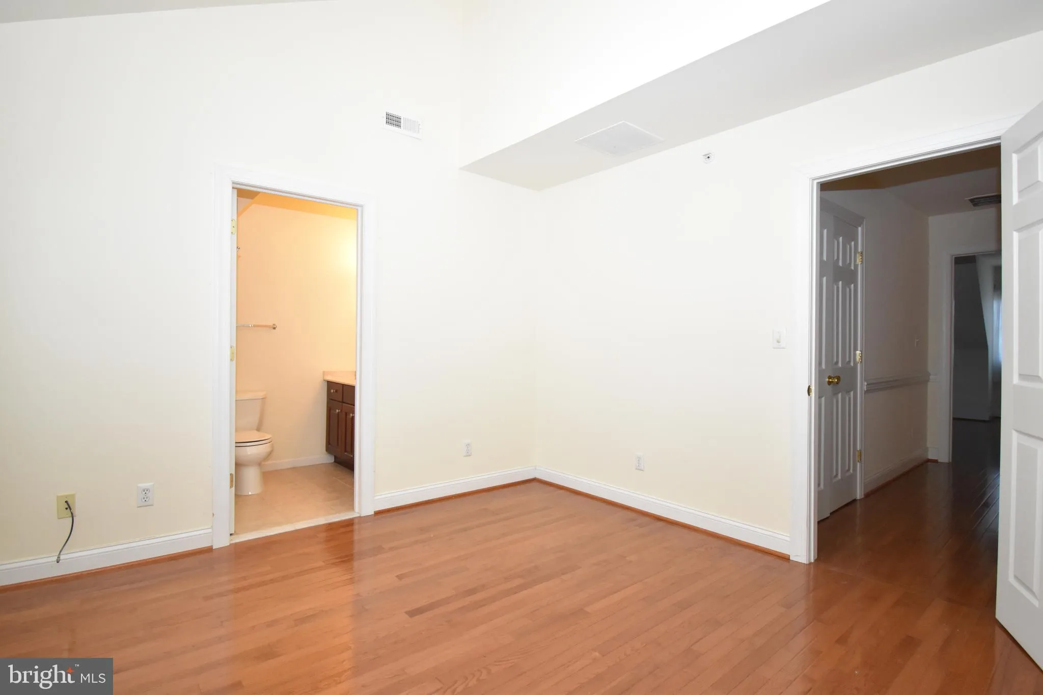 Haddonfield, New Jersey 08033, United States, 3 Bedrooms Bedrooms, ,3 BathroomsBathrooms,Residential,Pending,184048