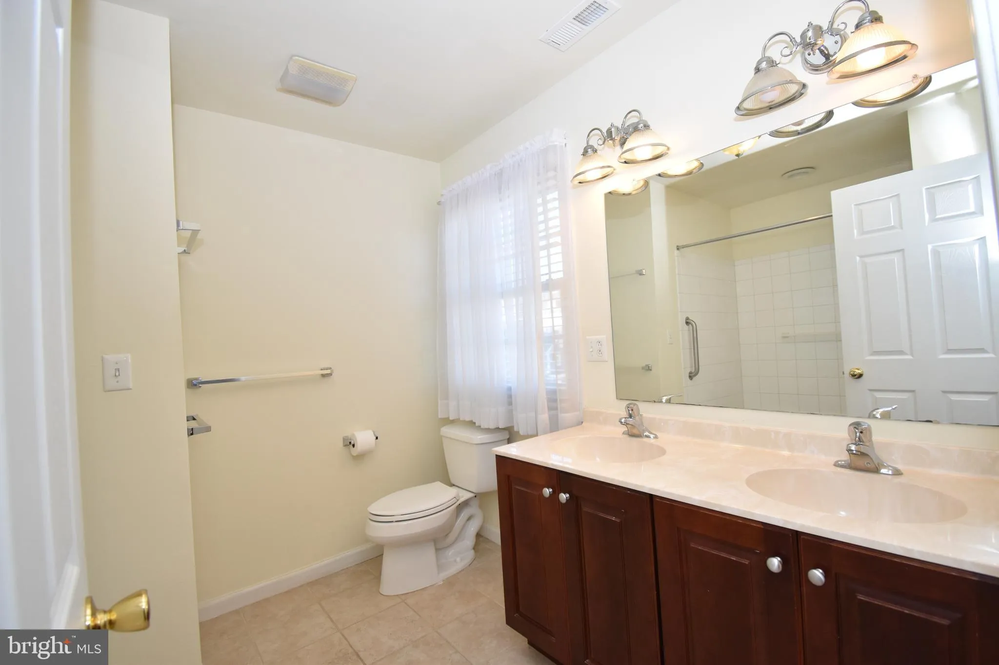 Haddonfield, New Jersey 08033, United States, 3 Bedrooms Bedrooms, ,3 BathroomsBathrooms,Residential,Pending,184048