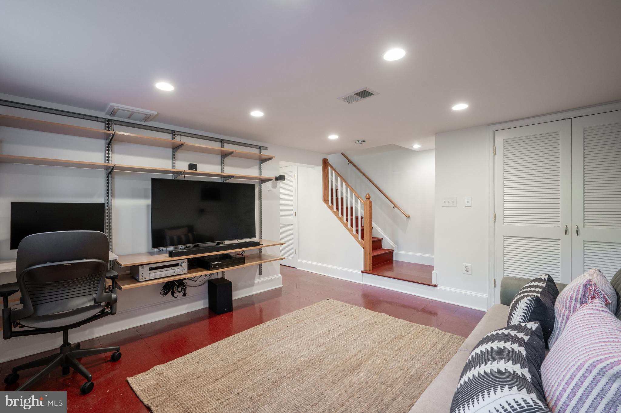 WARWICK VILLAGE - Residential