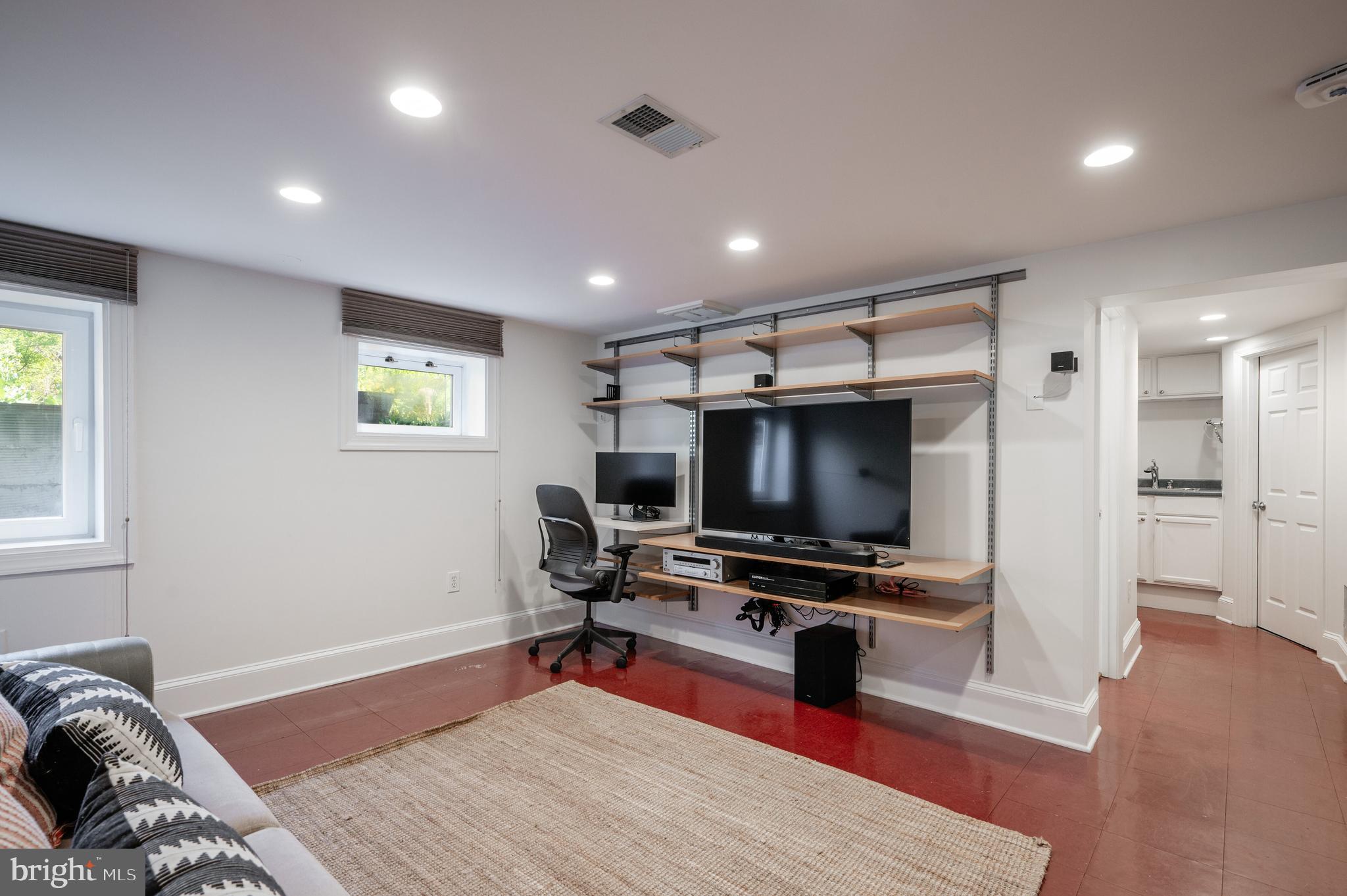 WARWICK VILLAGE - Residential