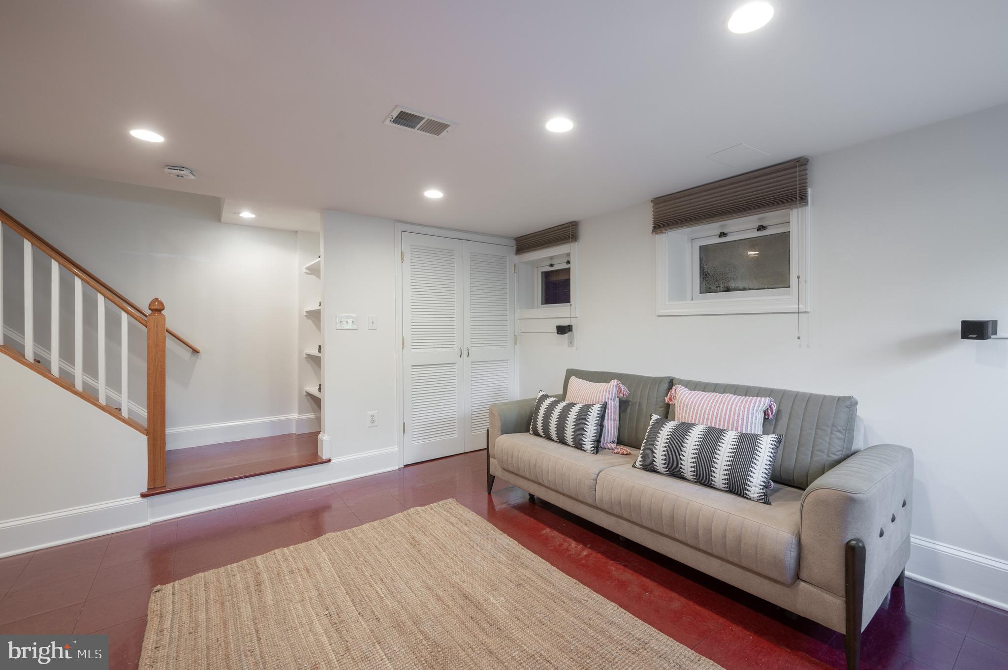 WARWICK VILLAGE - Residential