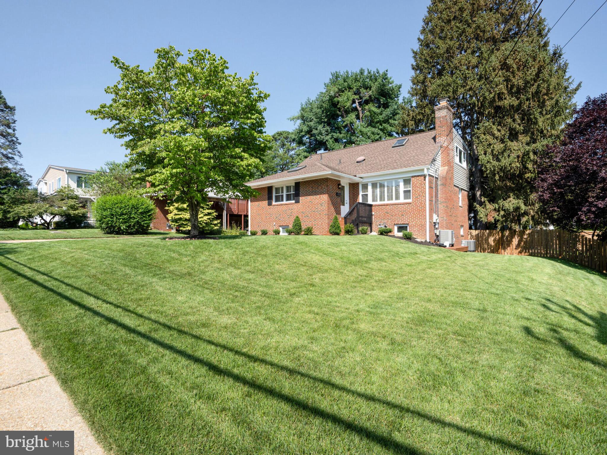 1912 YOUNGBLOOD STREET