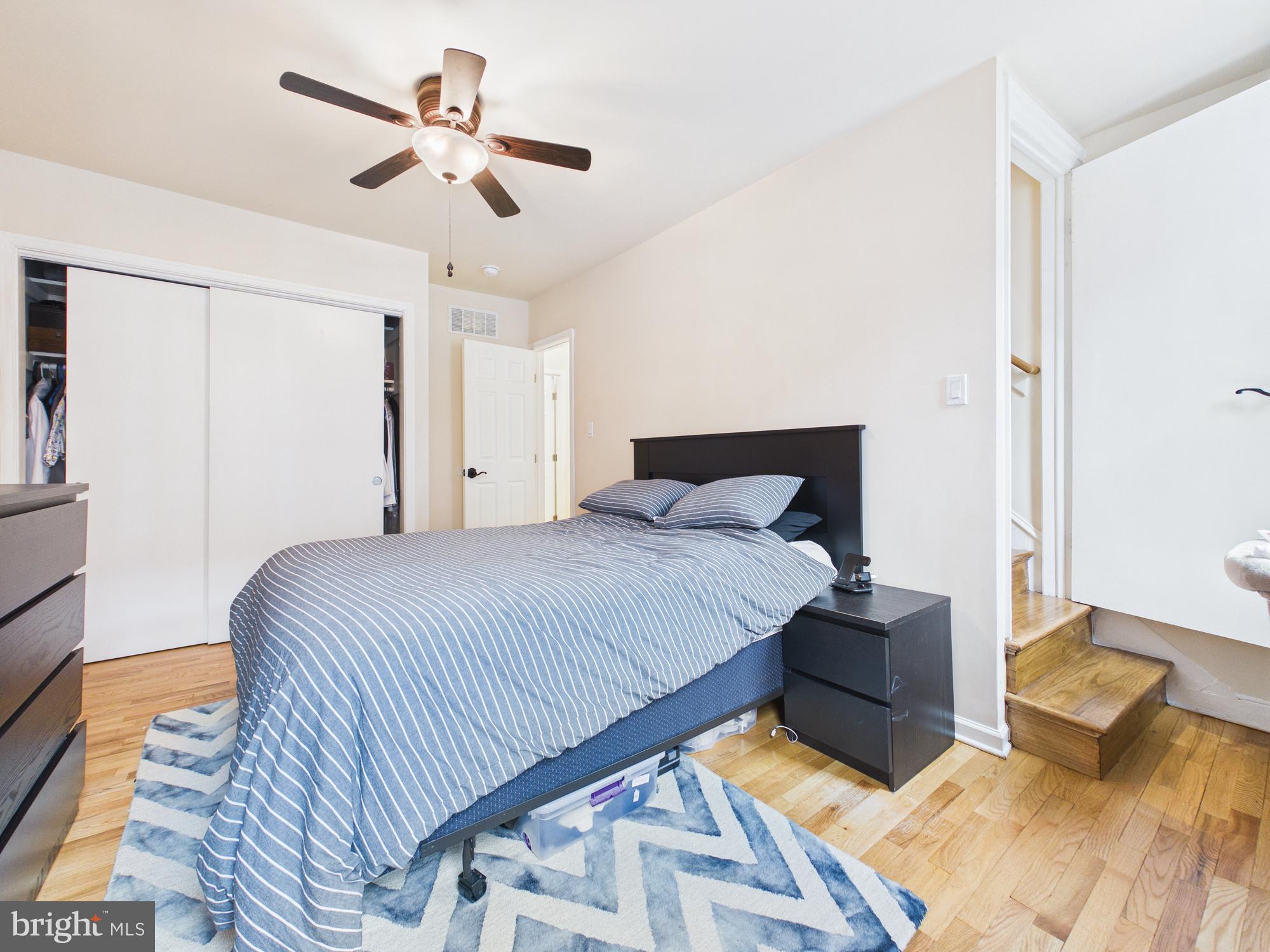 QUEEN VILLAGE - Residential