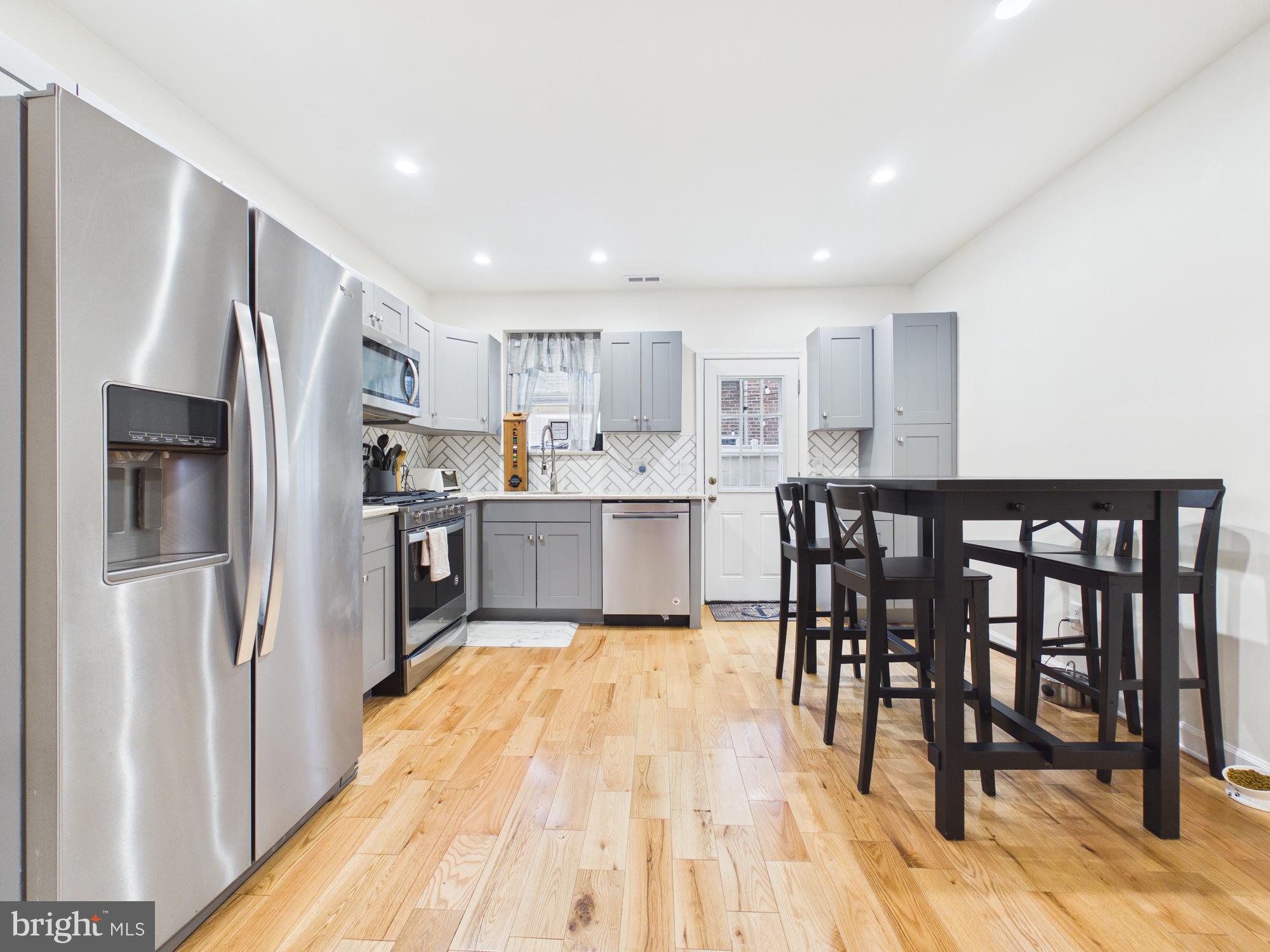 QUEEN VILLAGE - Residential