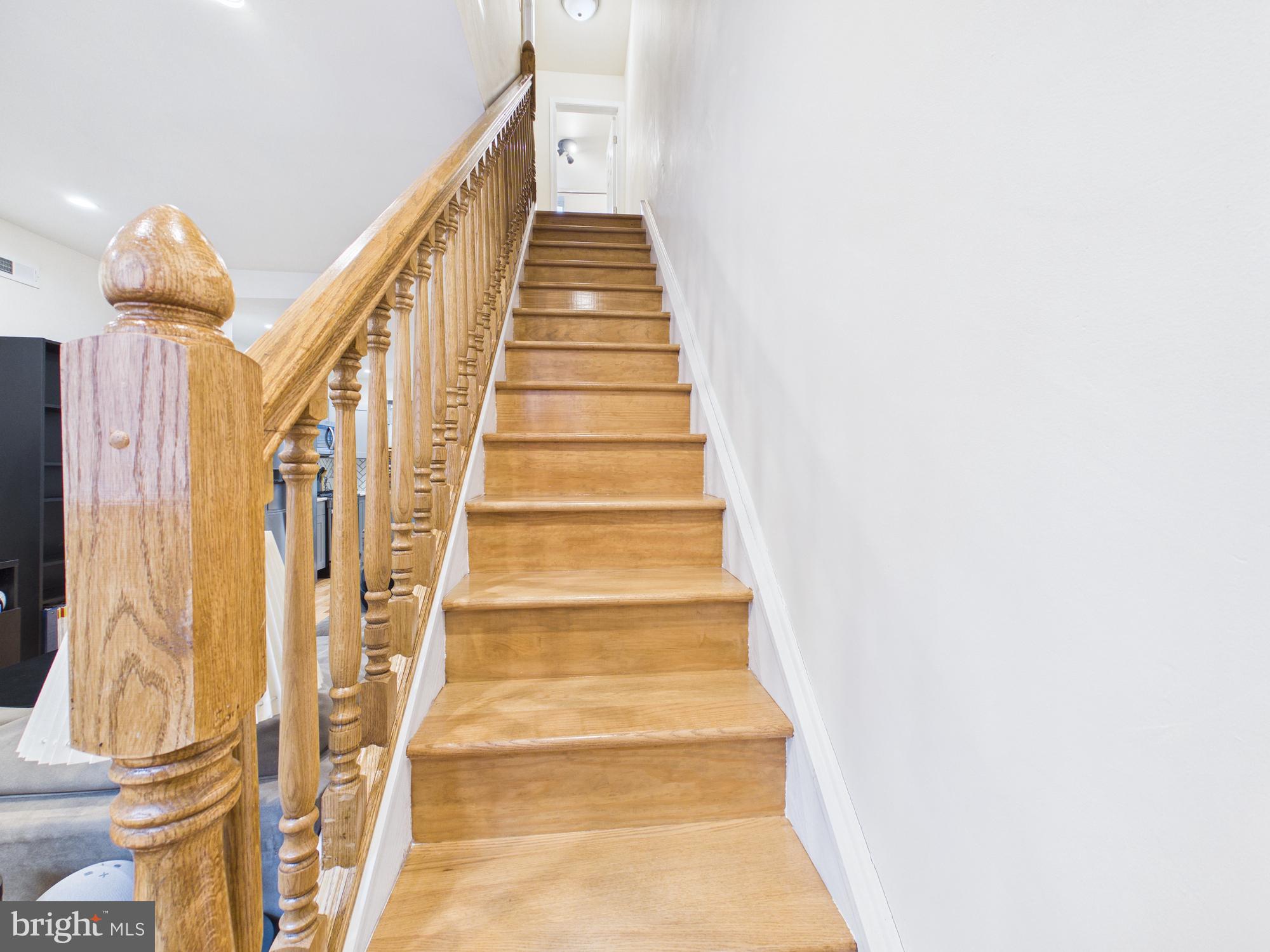 QUEEN VILLAGE - Residential