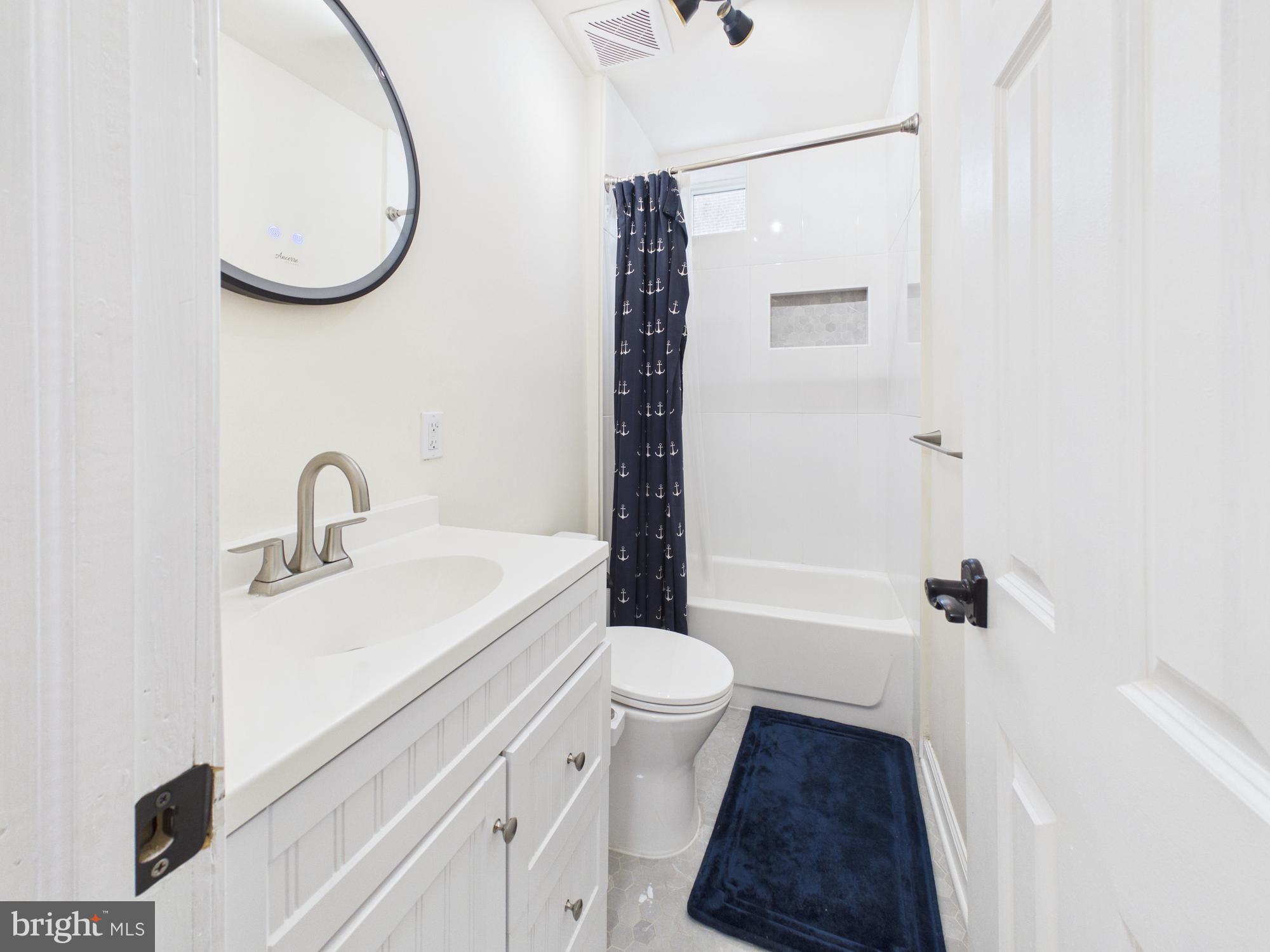 QUEEN VILLAGE - Residential