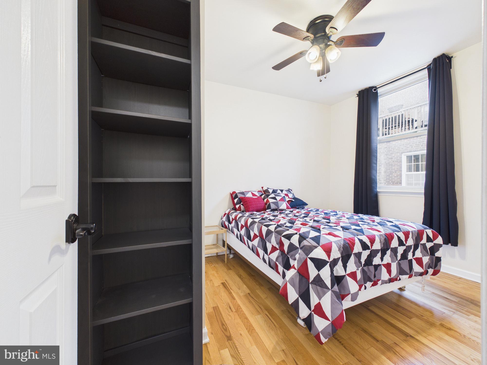 QUEEN VILLAGE - Residential