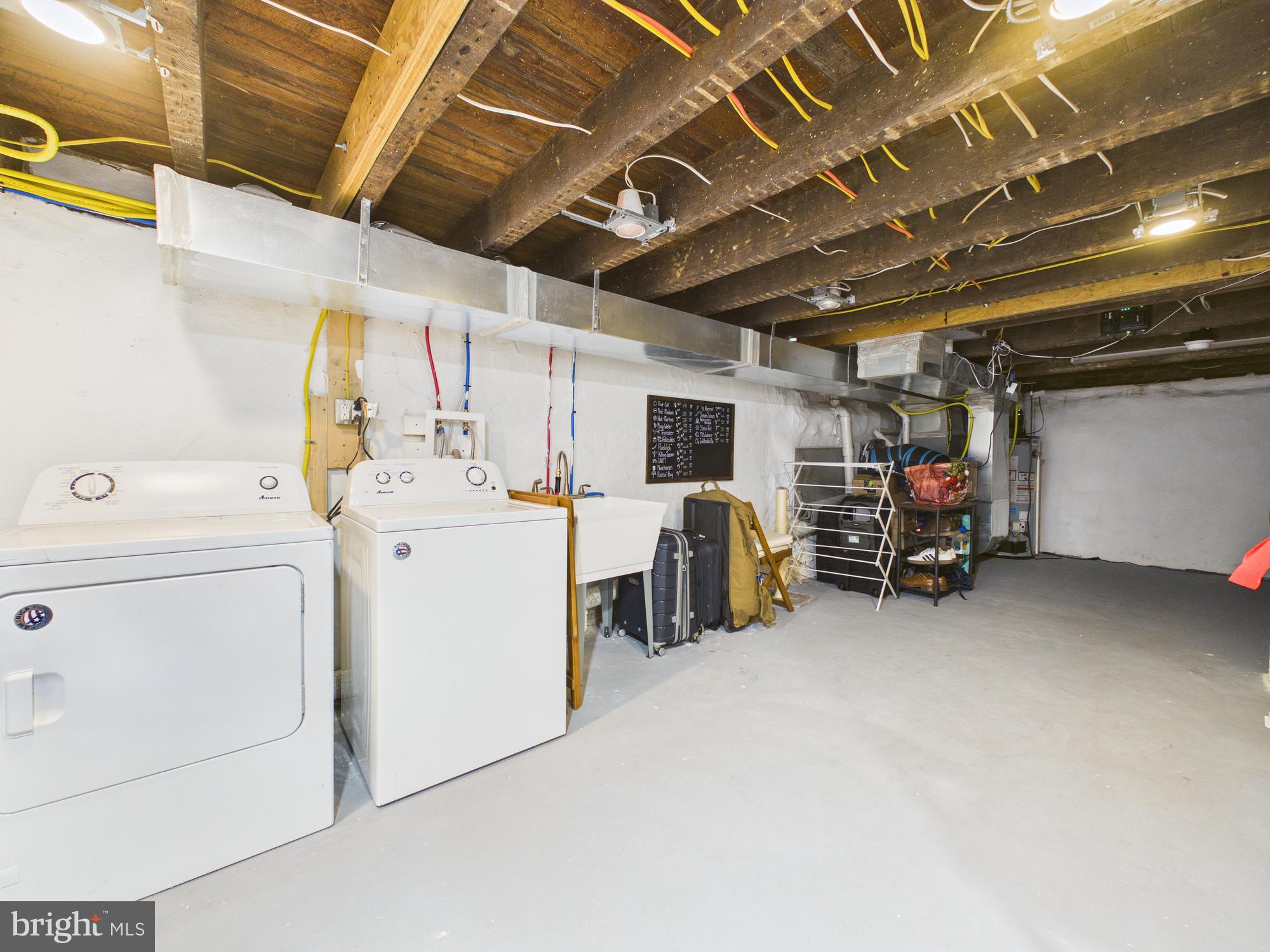 QUEEN VILLAGE - Residential