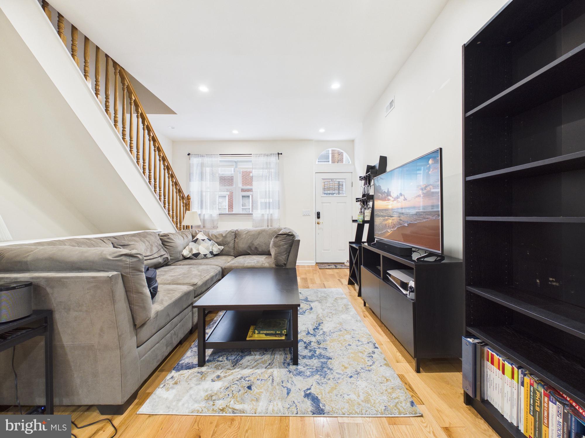 QUEEN VILLAGE - Residential