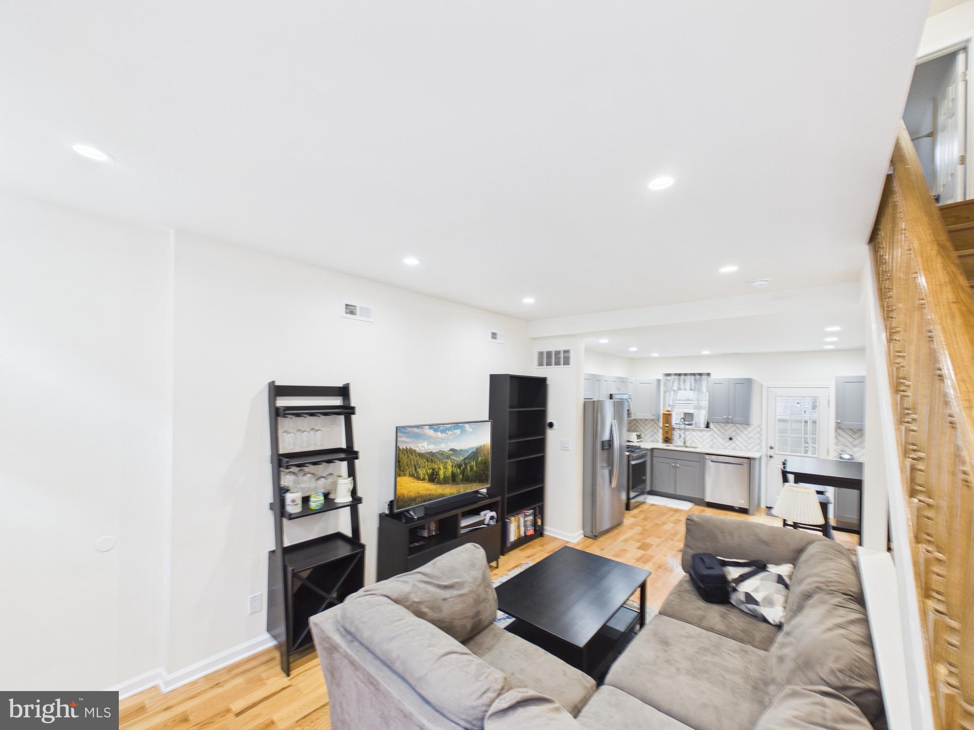 QUEEN VILLAGE - Residential