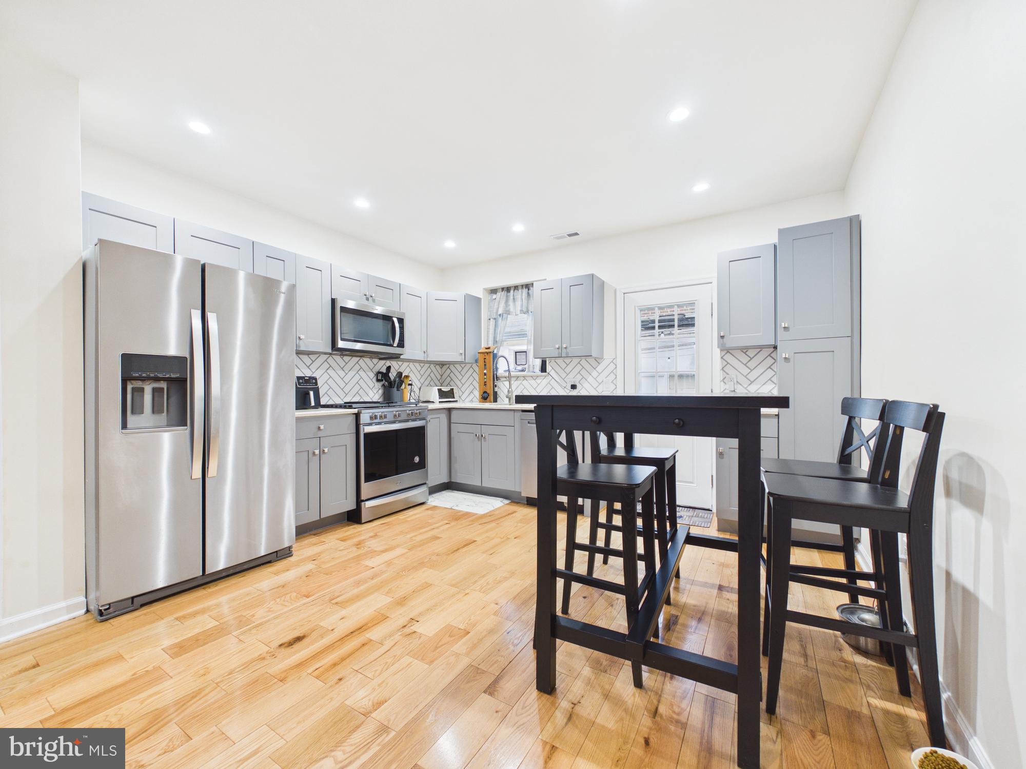 QUEEN VILLAGE - Residential