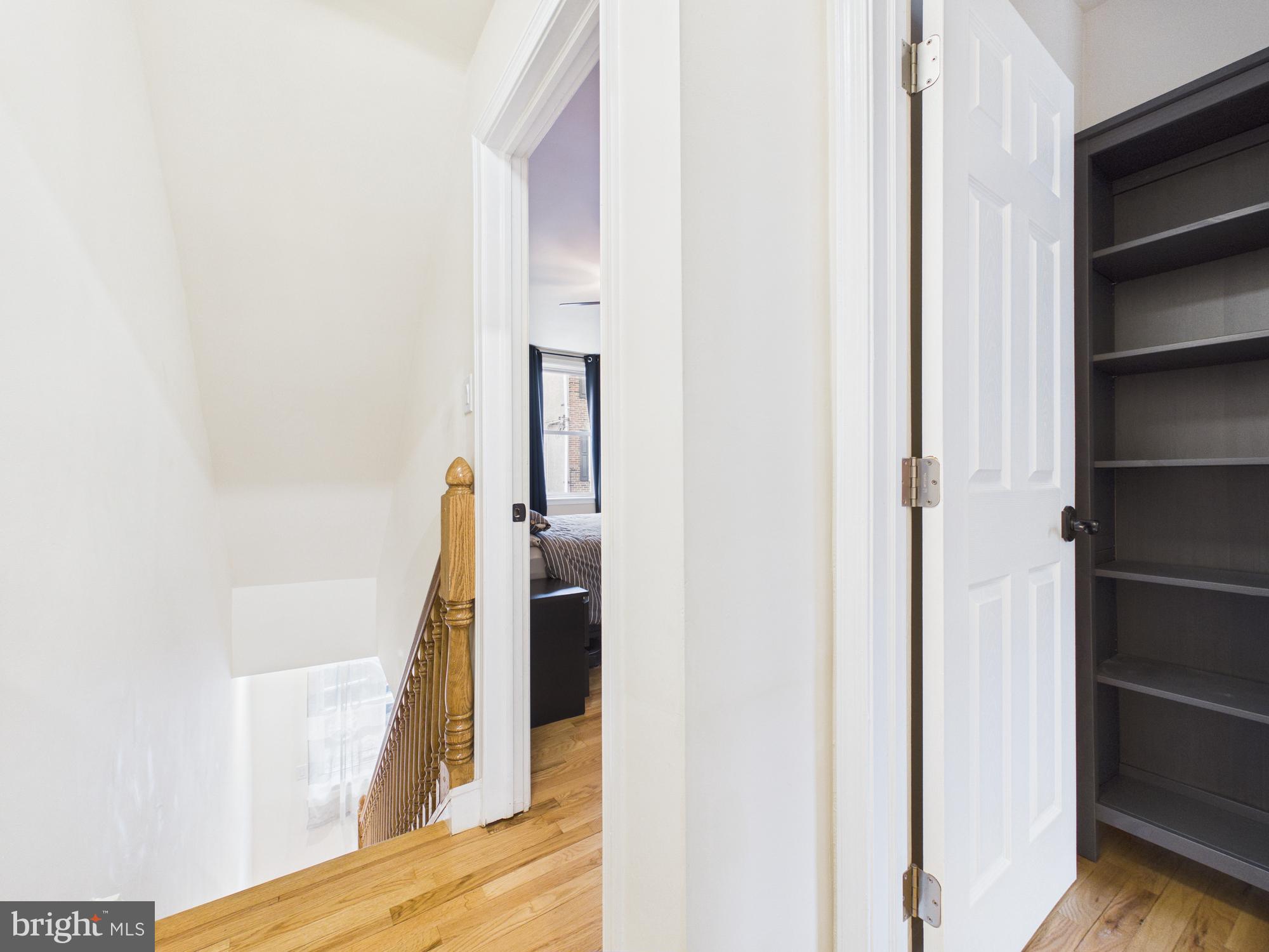 QUEEN VILLAGE - Residential