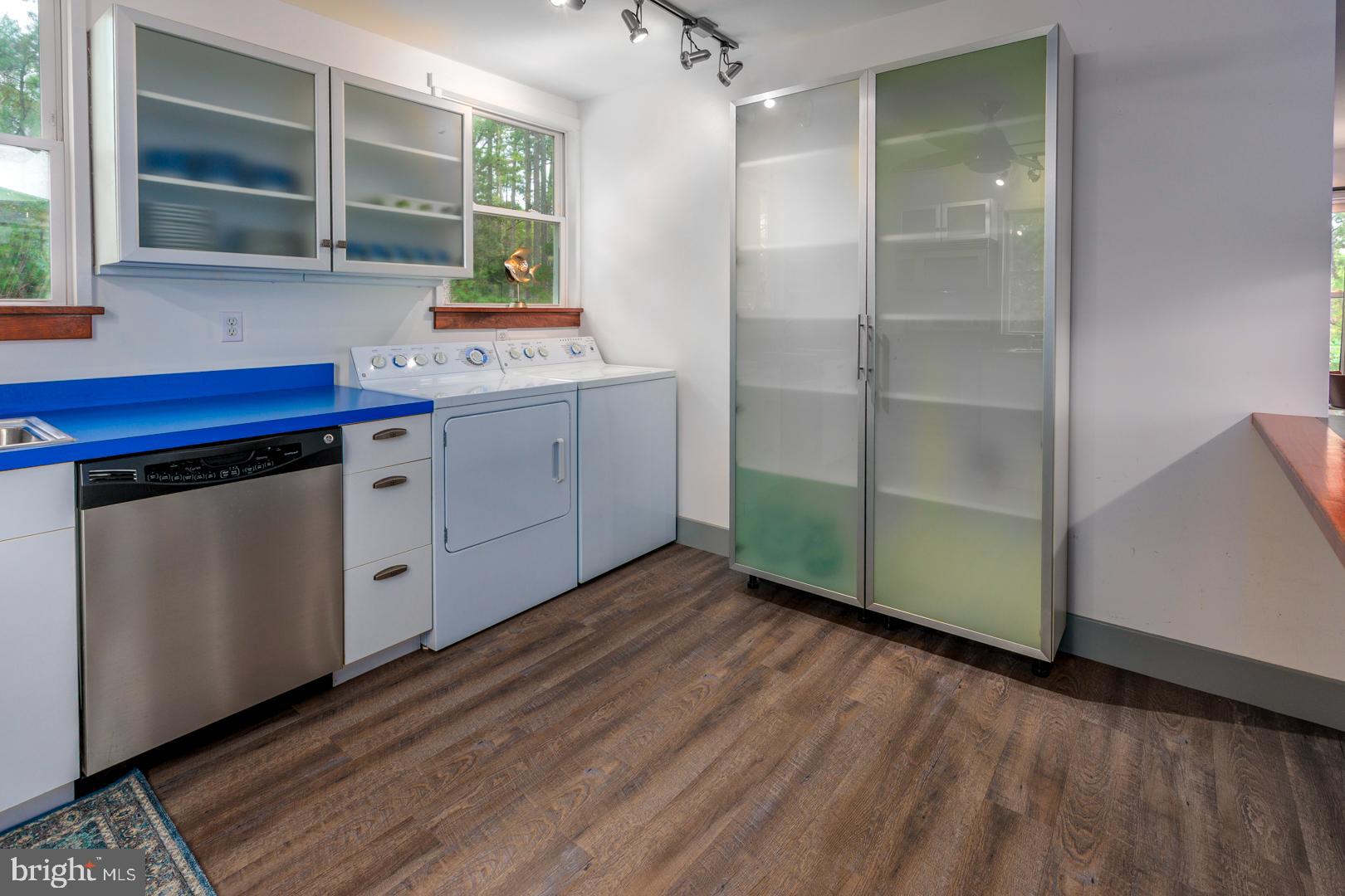 TOWN POINT ESTATES - Residential