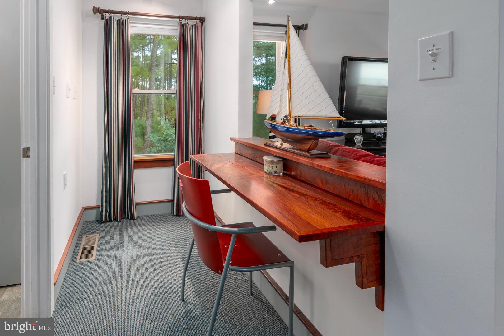 TOWN POINT ESTATES - Residential