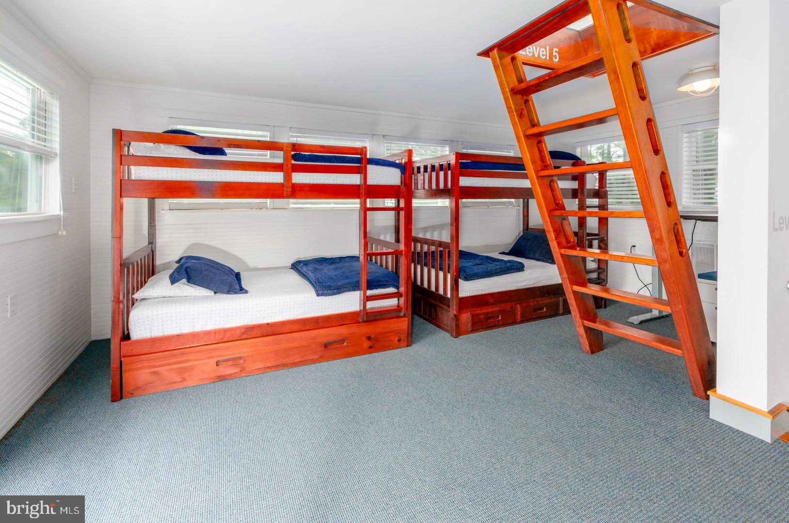 TOWN POINT ESTATES - Residential