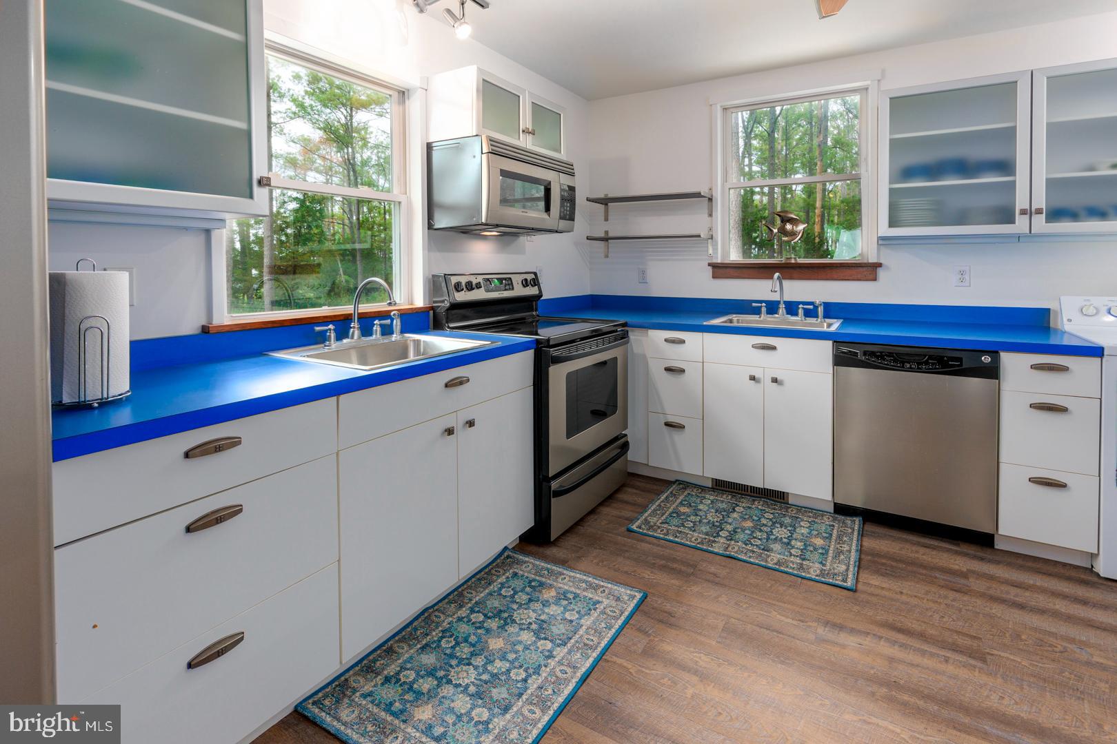 TOWN POINT ESTATES - Residential