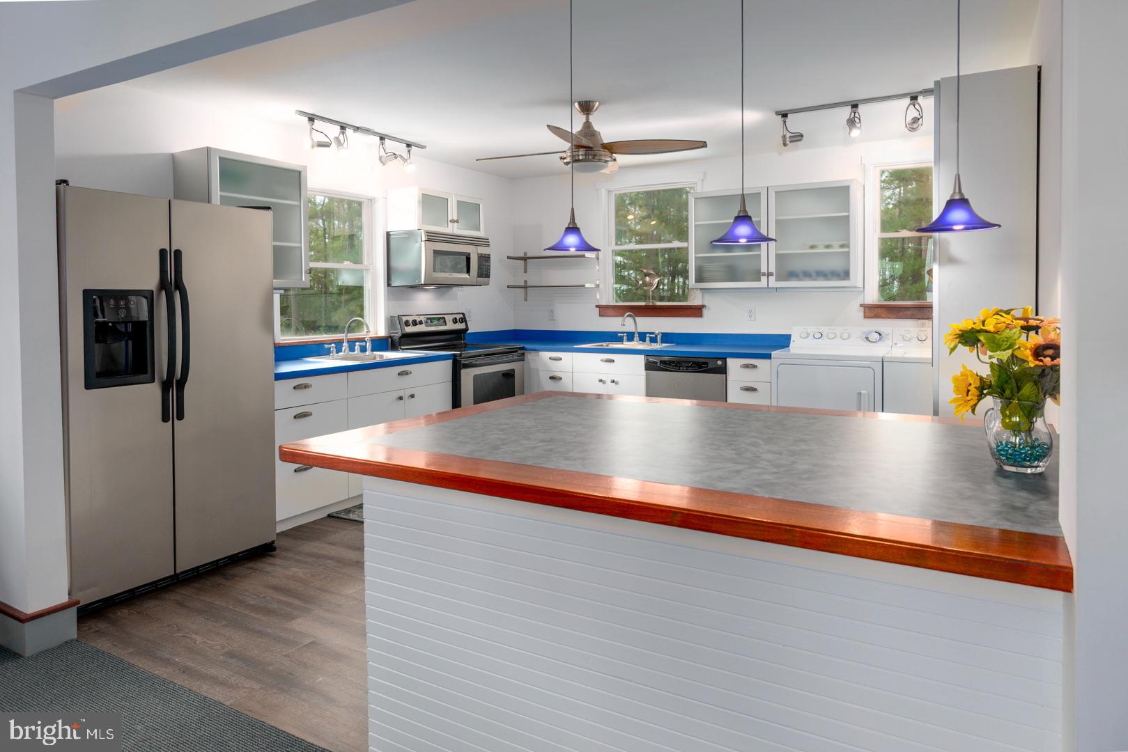 TOWN POINT ESTATES - Residential