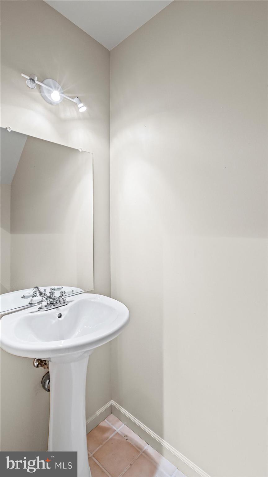 GOUCHER WOODS - Residential Lease