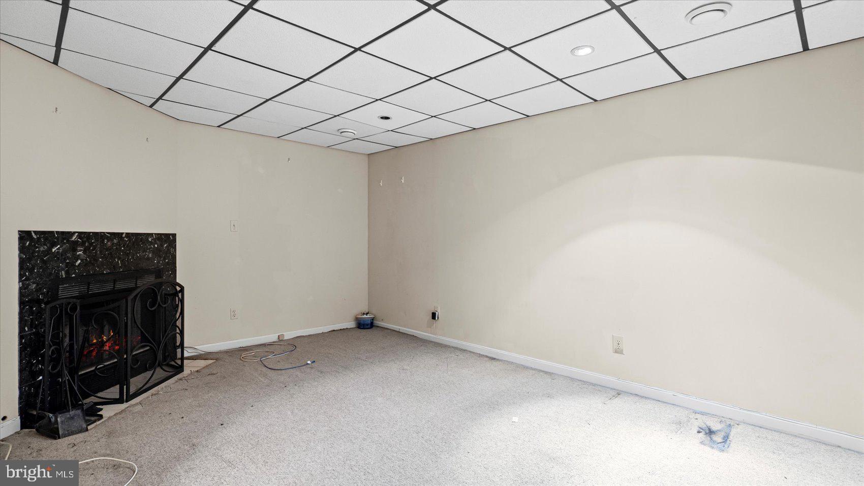 GOUCHER WOODS - Residential Lease