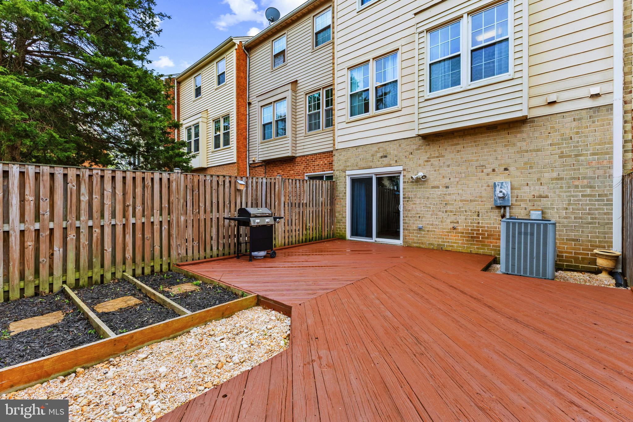 LAKEPOINTE - Residential