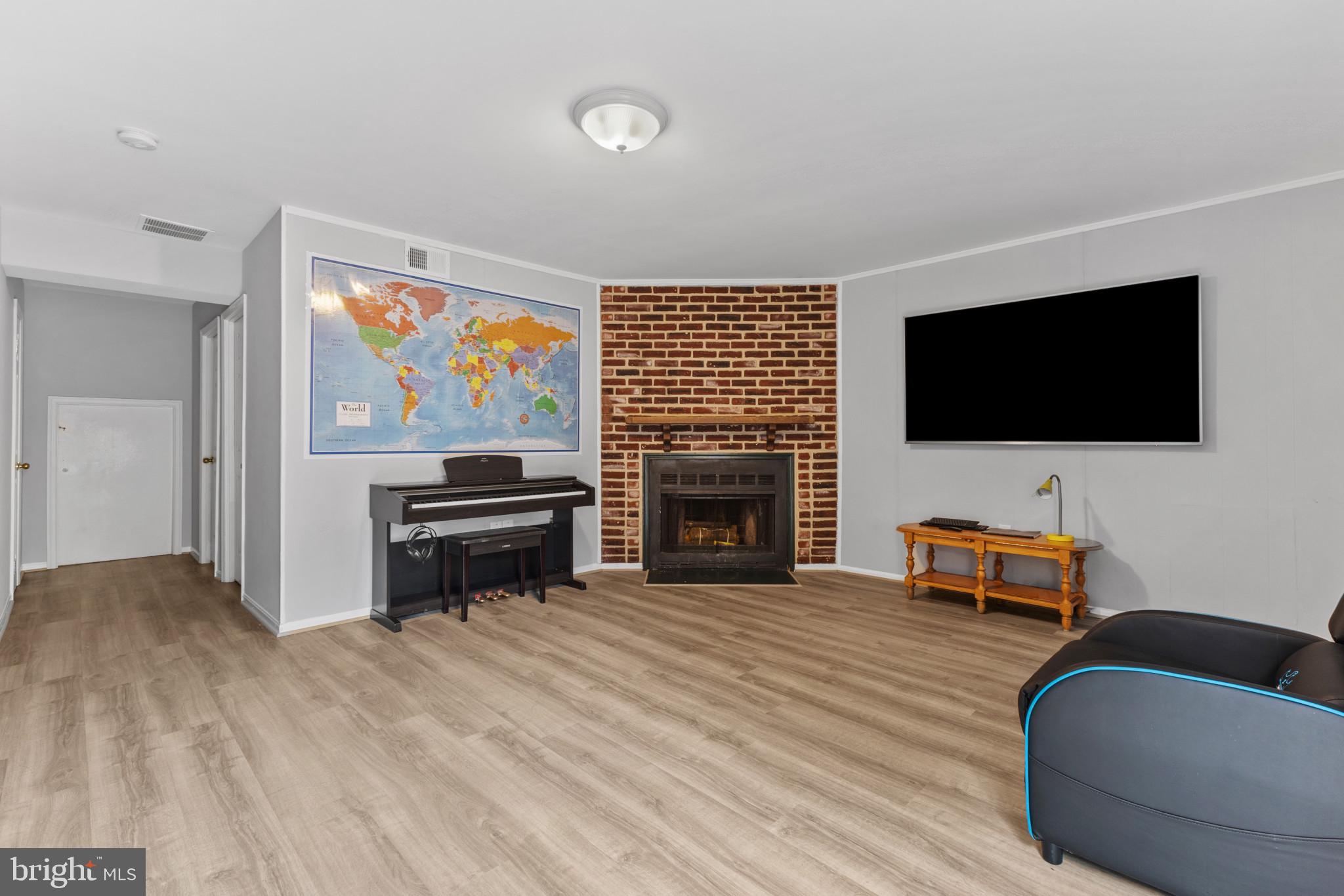 LAKEPOINTE - Residential