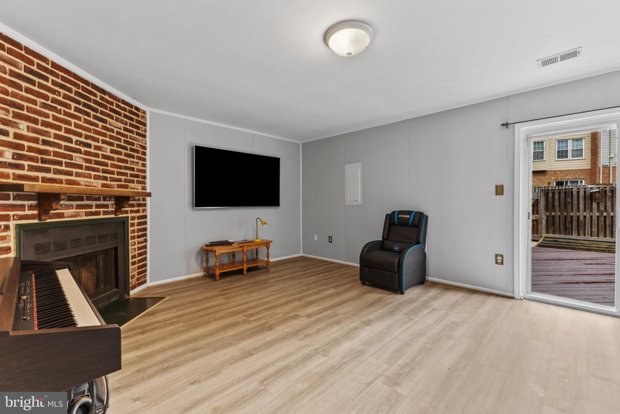 LAKEPOINTE - Residential