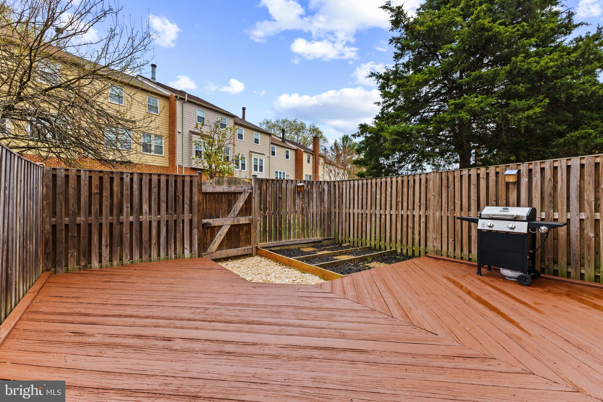 LAKEPOINTE - Residential