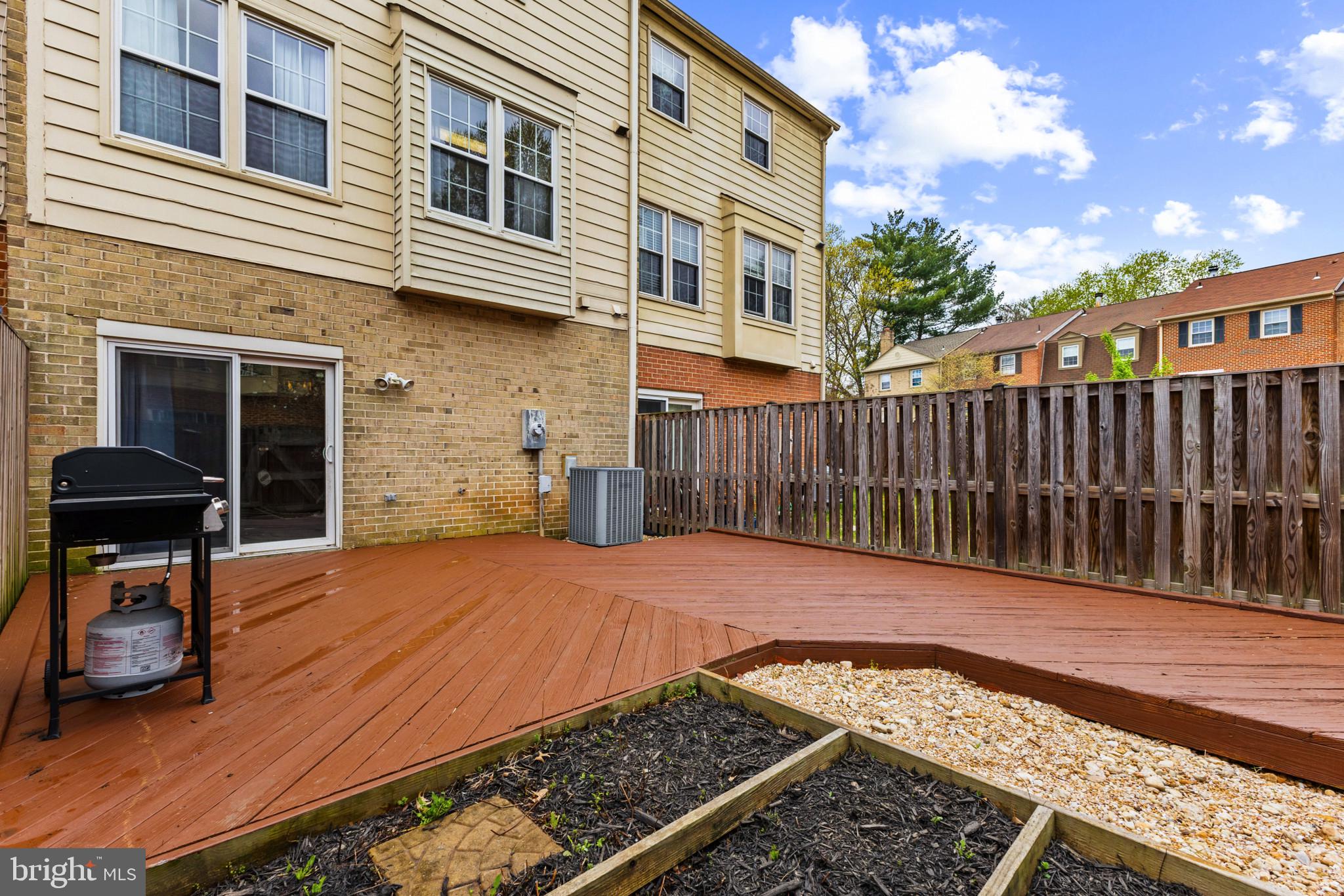 LAKEPOINTE - Residential