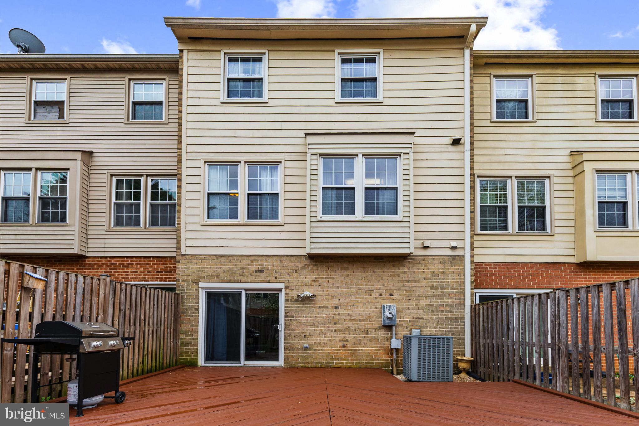 LAKEPOINTE - Residential